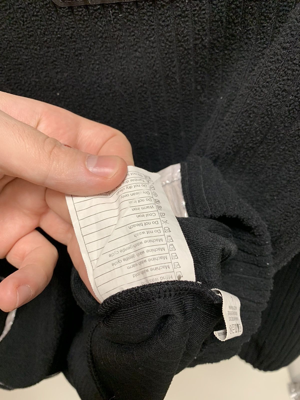 Formula 1 × Hugo Boss × Mercedes-Benz Mercedes-Benz Vodafone sweater 1/4 zip L Hugo boss formula Size US L / EU 52-54 / 3 - 6 Thumbnail