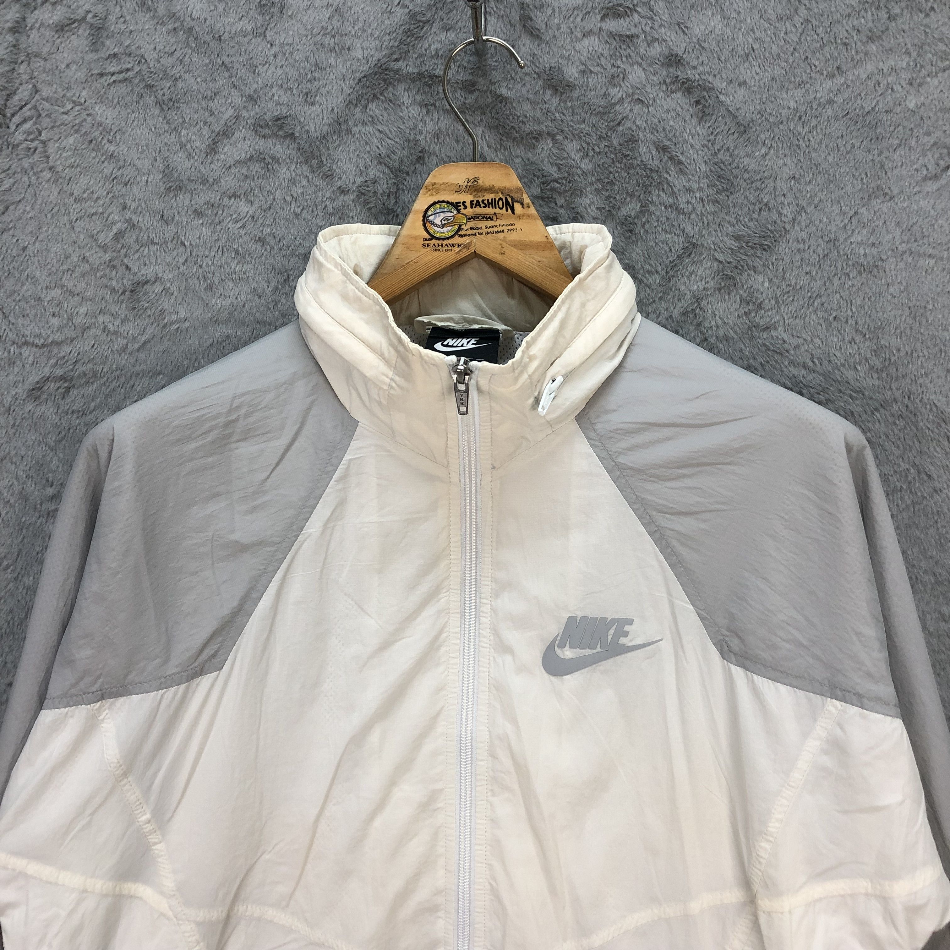 Nike Nike White Light Jacket / Windbreaker #5589-199 Size US XS / EU 42 / 0 - 2 Thumbnail