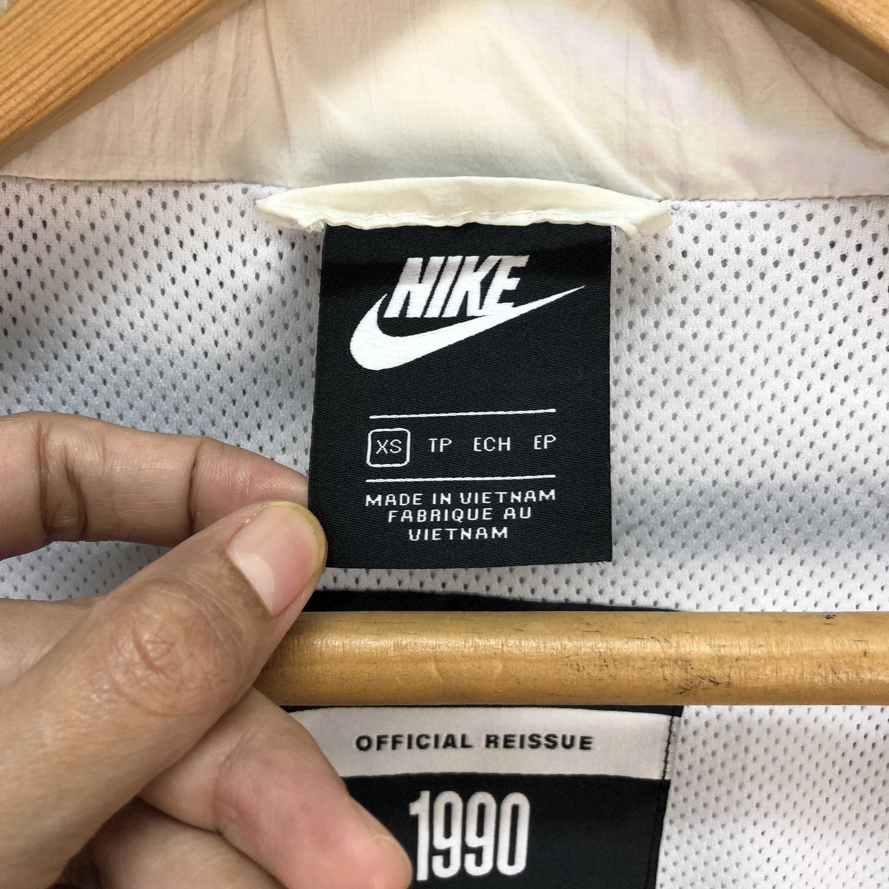 Nike Nike White Light Jacket / Windbreaker #5589-199 Size US XS / EU 42 / 0 - 8 Thumbnail