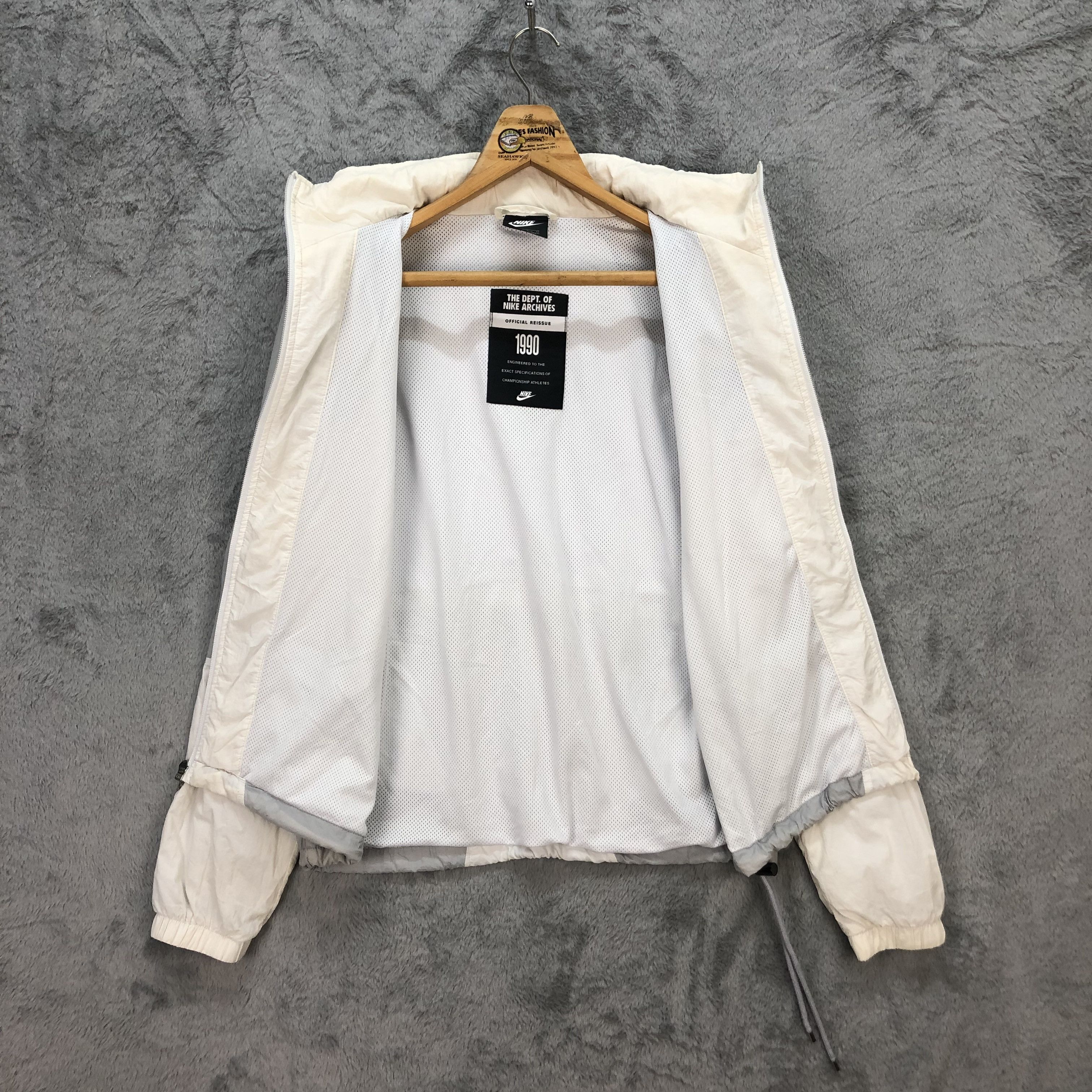 Nike Nike White Light Jacket / Windbreaker #5589-199 Size US XS / EU 42 / 0 - 7 Thumbnail