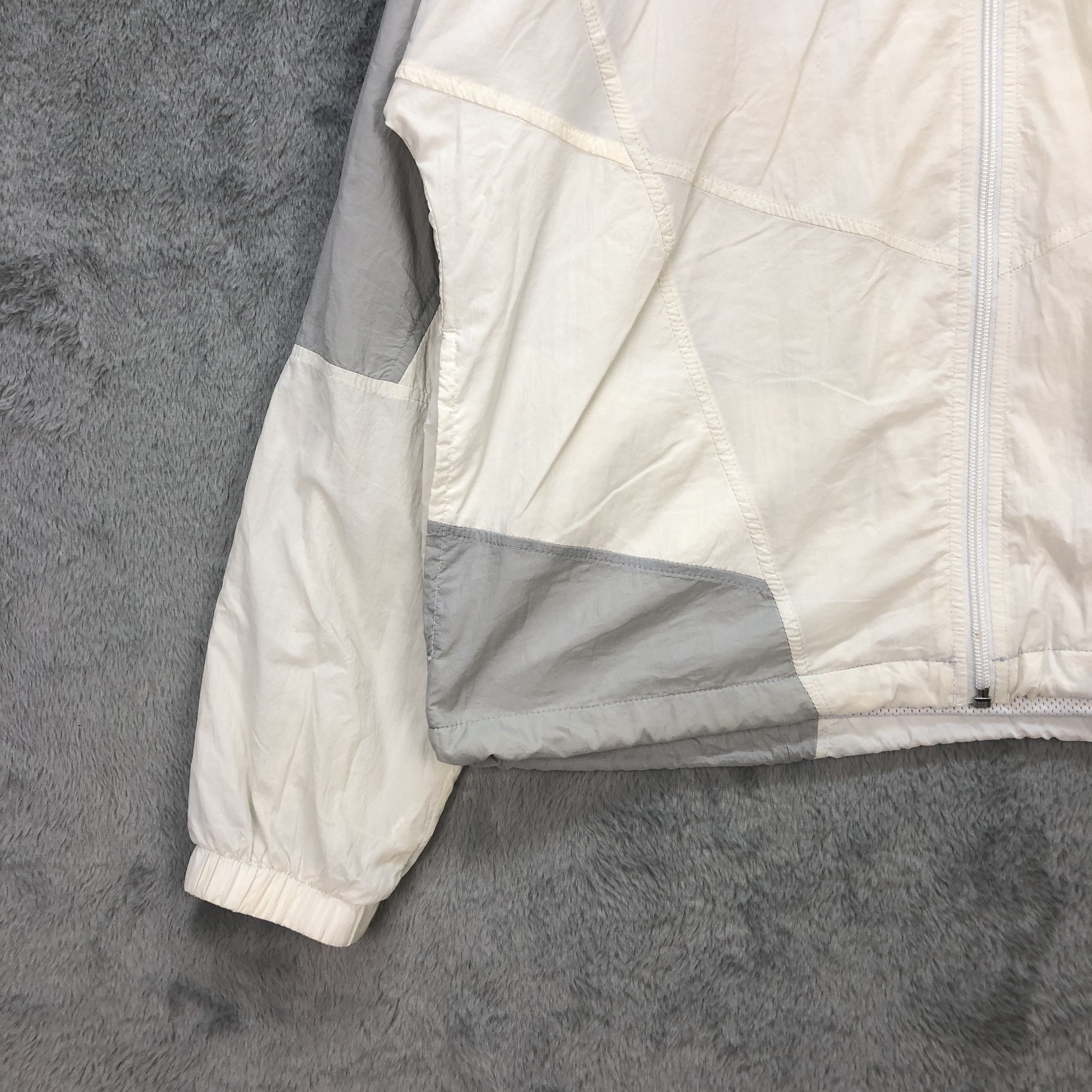 Nike Nike White Light Jacket / Windbreaker #5589-199 Size US XS / EU 42 / 0 - 5 Thumbnail