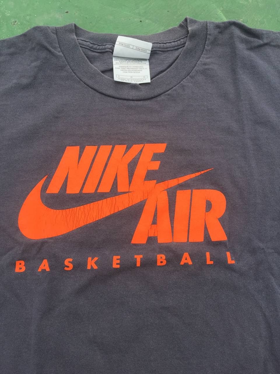 Nike Vintage Nike Air Basketball Logo Tshirt Size US L / EU 52-54 / 3 - 2 Thumbnail