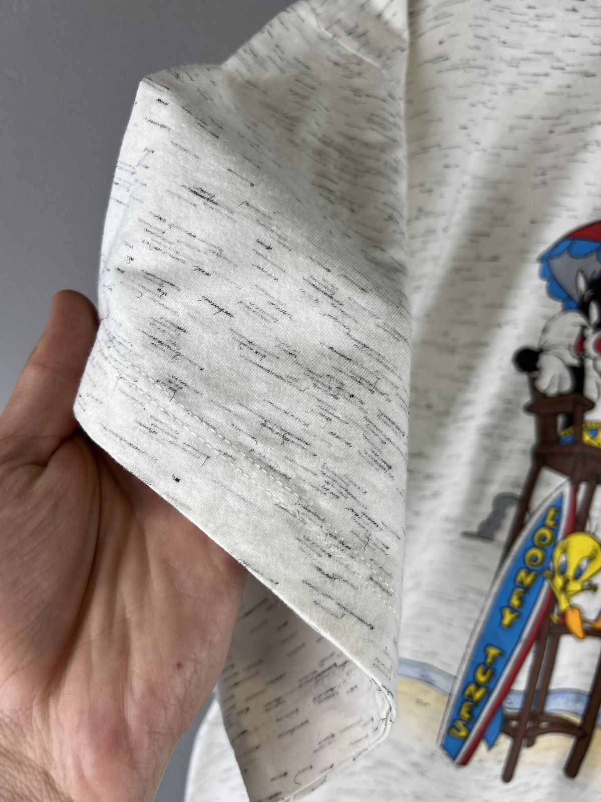 Cartoon Network Vintage 1990s Looney Tunez band on the beach tee Size US XL / EU 56 / 4 - 7 Thumbnail