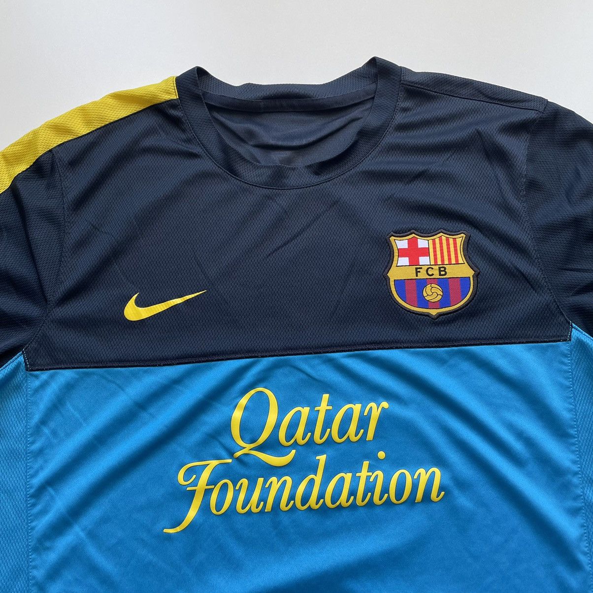 Nike Vintage 2000s Nike Embroidered FC Barcelona Jersey Medium Size US M / EU 48-50 / 2 - 2 Thumbnail
