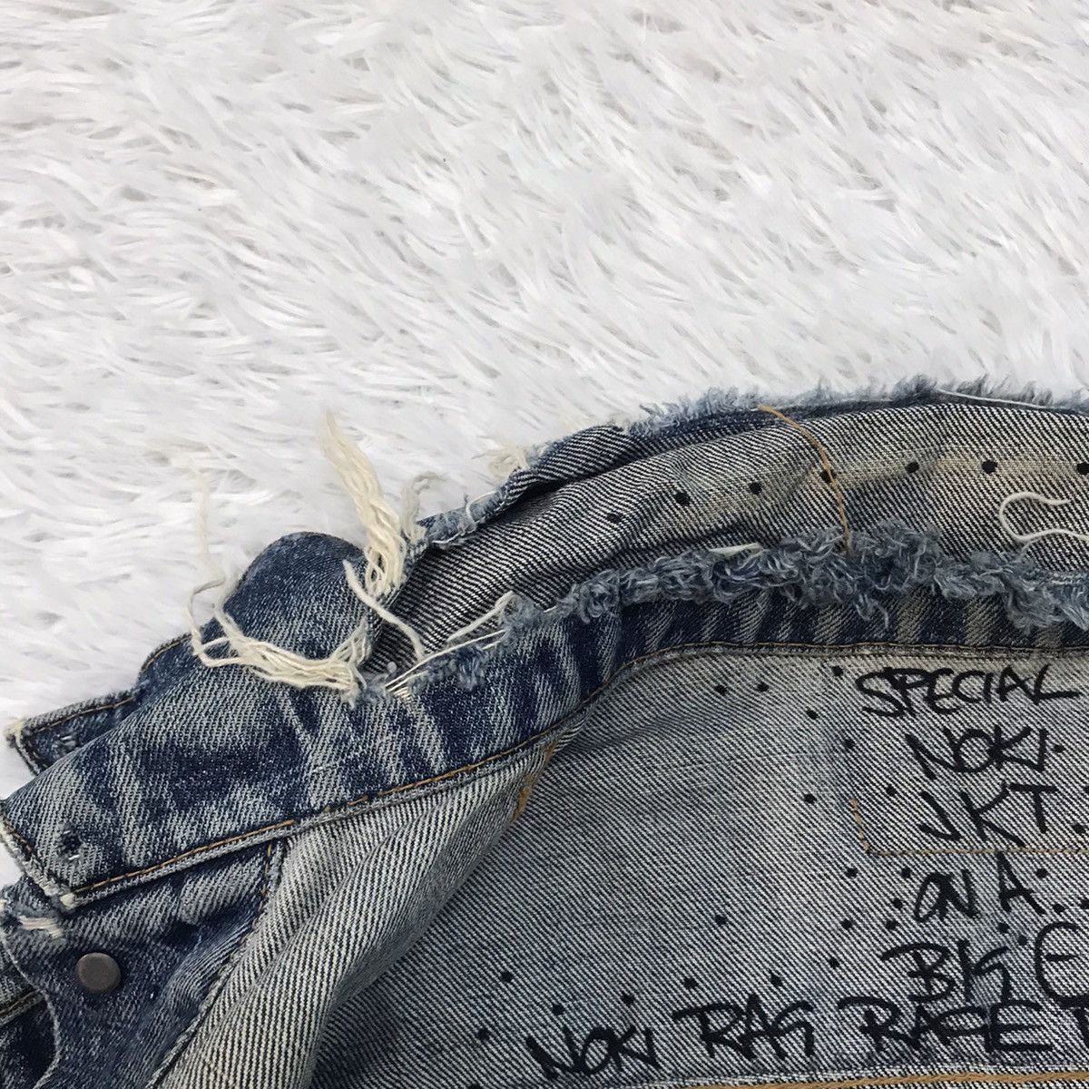 Levi's Vtg Levis Big E 521 Button Trucker Distress & Custom Jacket Size US M / EU 48-50 / 2 - 18 Thumbnail