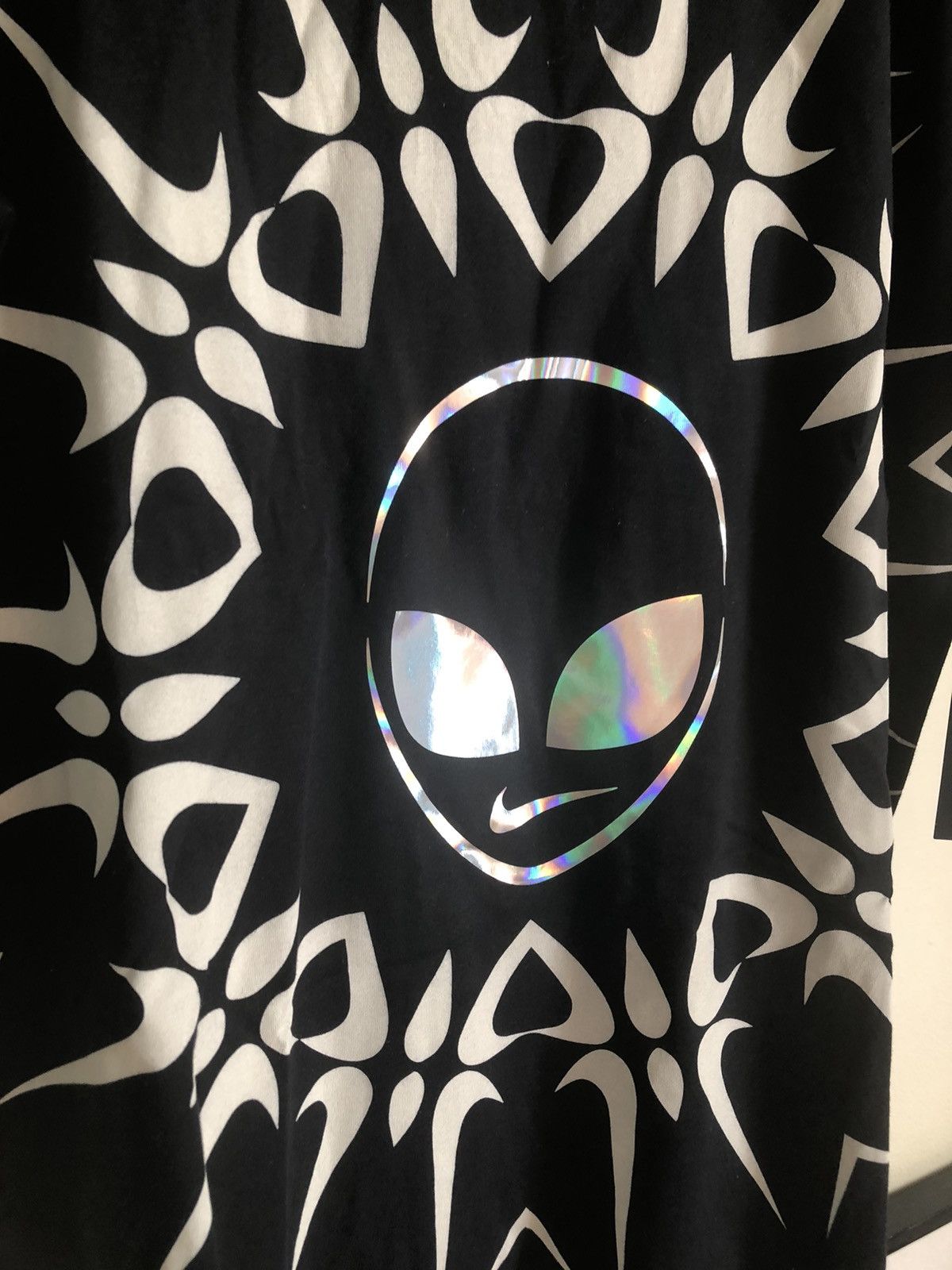 Nike Nike Alien UFO Swoosh RAVE pattern iridescent t-shirt Size US M / EU 48-50 / 2 - 2 Thumbnail