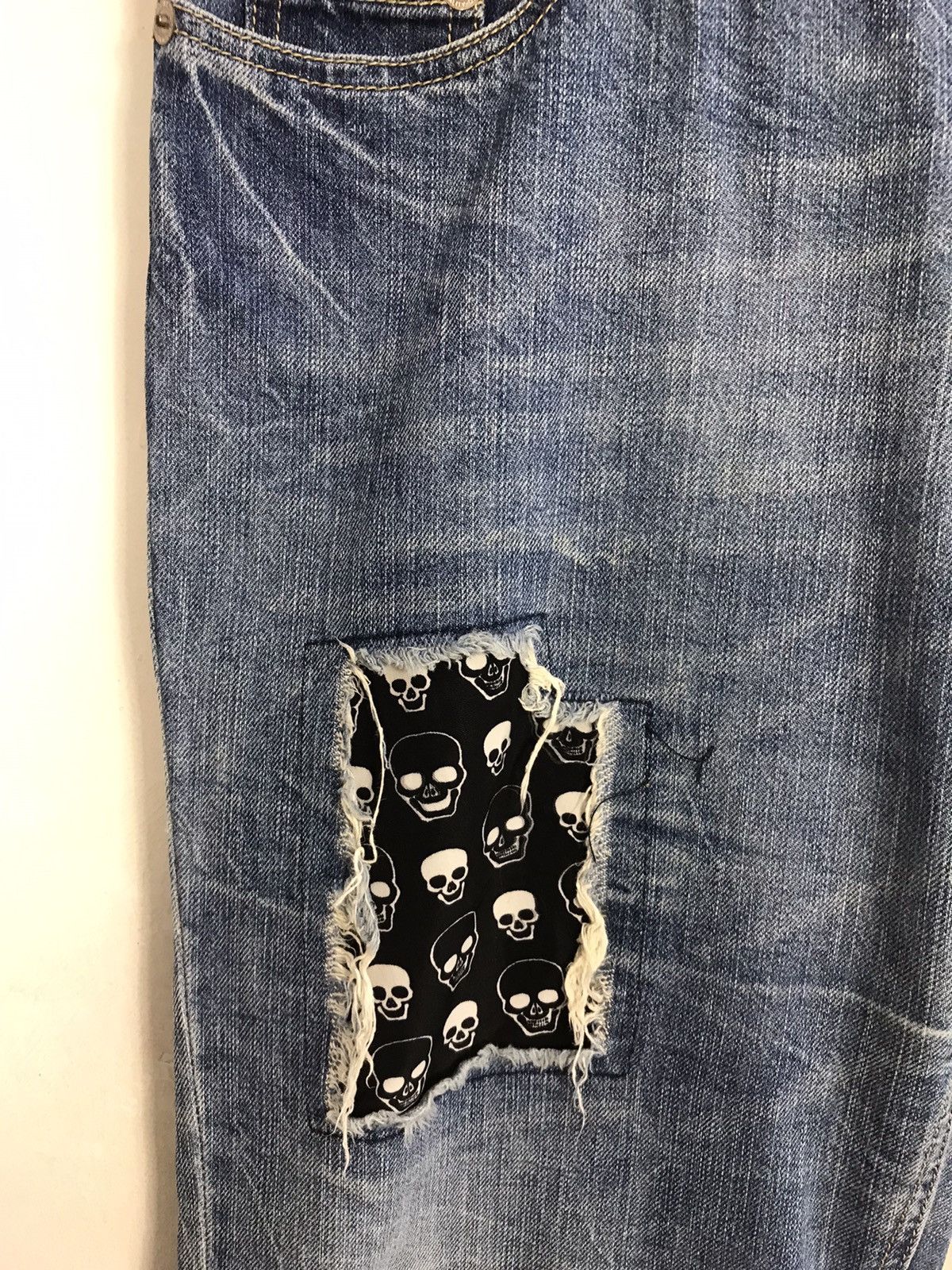 Japanese Brand × Vintage Vintage Japanese Brand Design Distressed Graphic Skull Jeans Size US 37 - 6 Thumbnail
