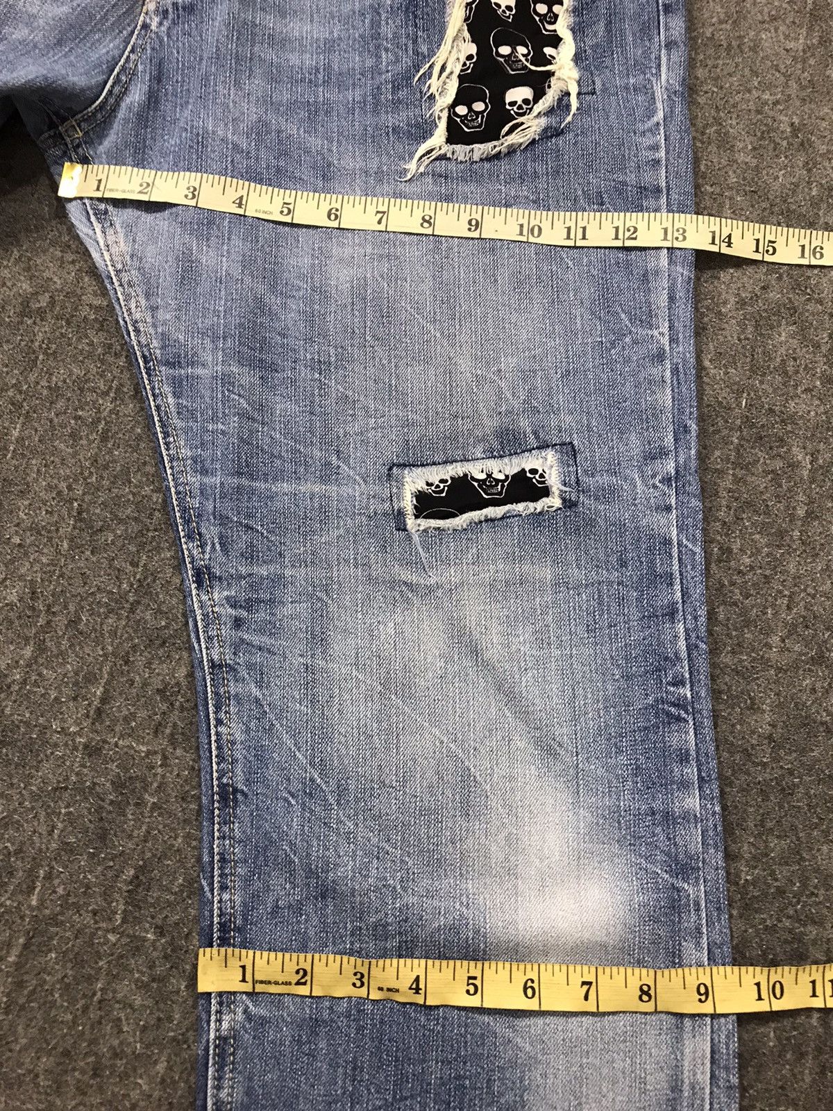 Japanese Brand × Vintage Vintage Japanese Brand Design Distressed Graphic Skull Jeans Size US 37 - 18 Thumbnail
