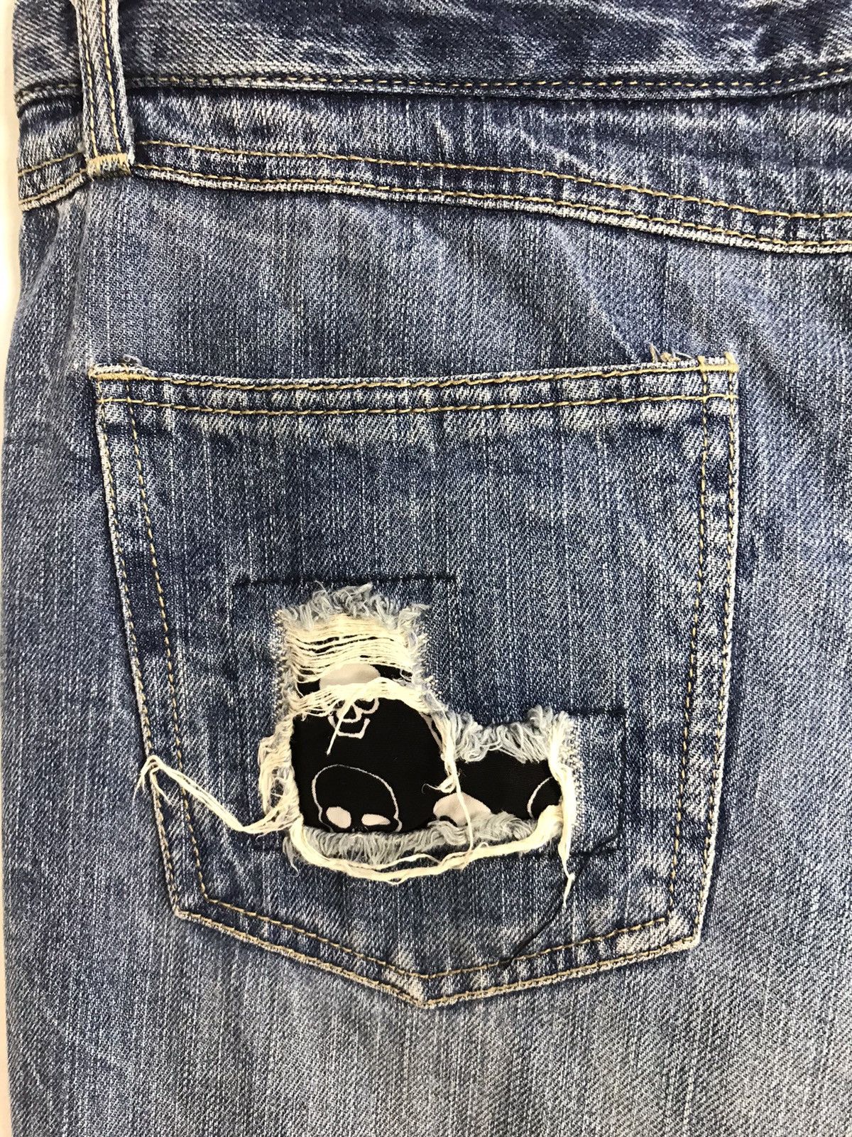 Japanese Brand × Vintage Vintage Japanese Brand Design Distressed Graphic Skull Jeans Size US 37 - 12 Thumbnail