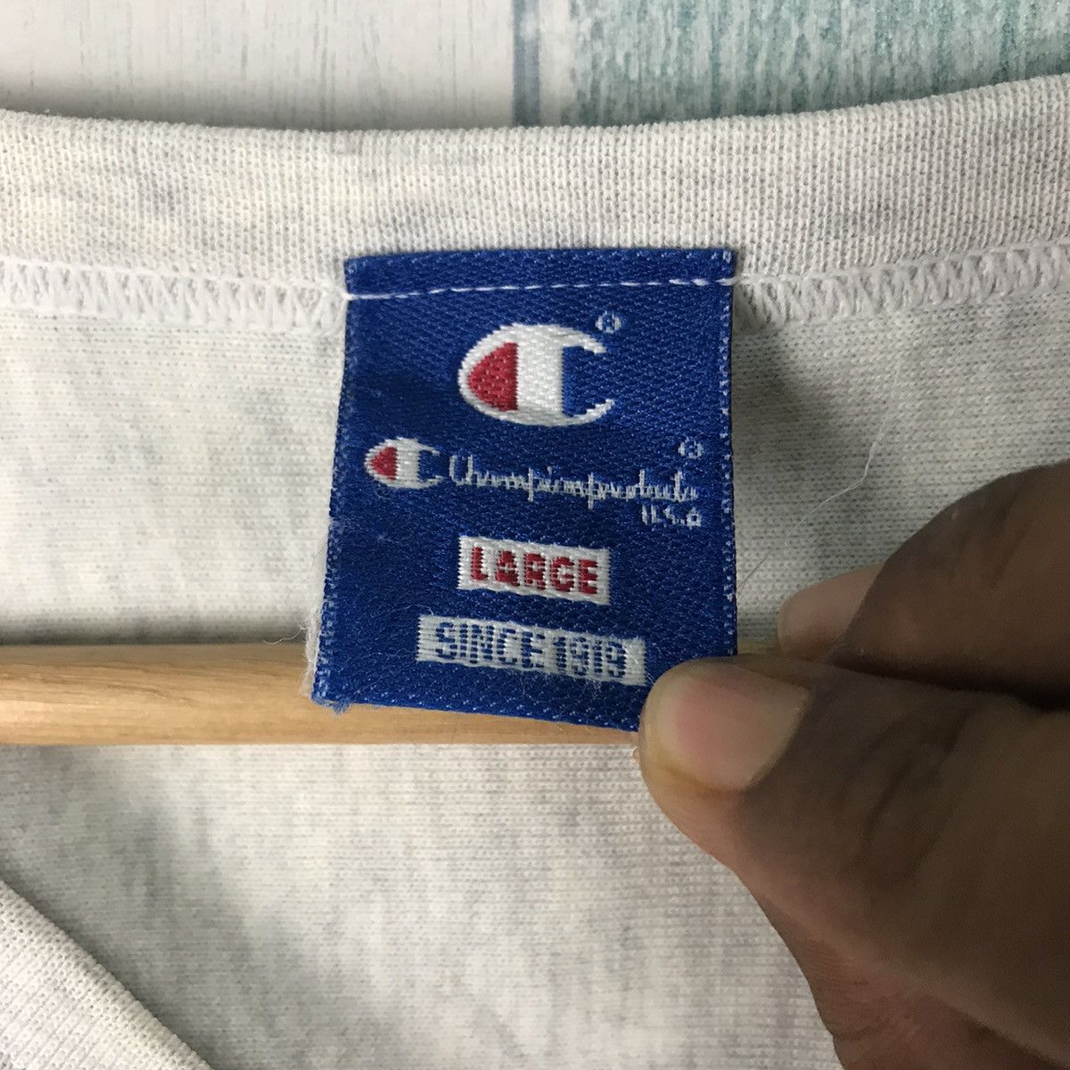 Champion Vintage Champion V-Neck T-Shirt Size US L / EU 52-54 / 3 - 6 Thumbnail