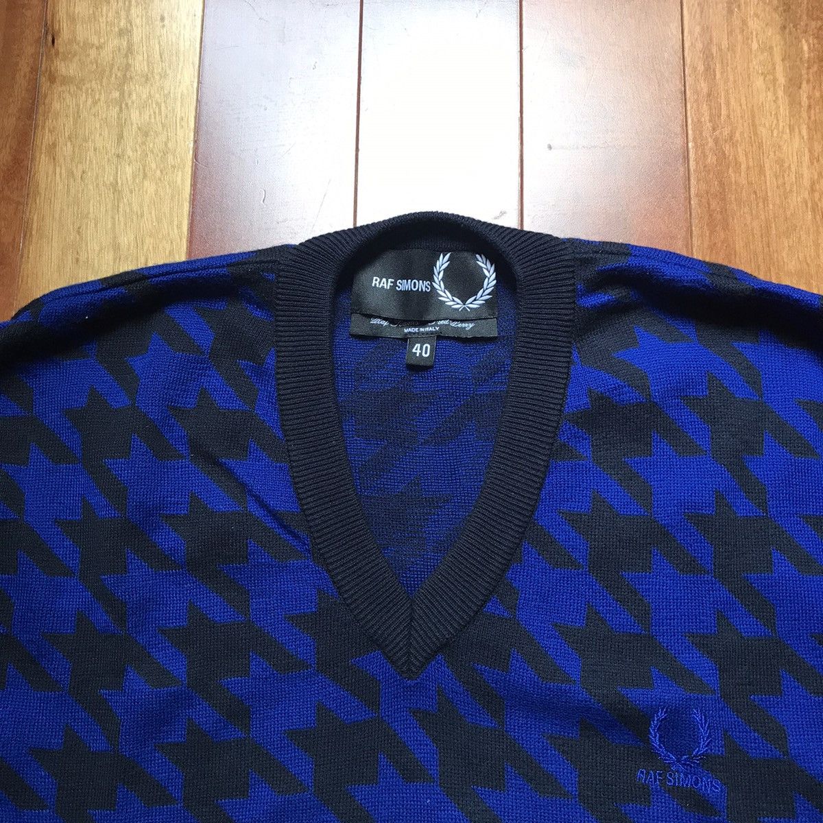 Fred Perry × Raf Simons Fred Perry x Raf Simons Hound Tooth V-Neck Size US M / EU 48-50 / 2 - 2 Thumbnail