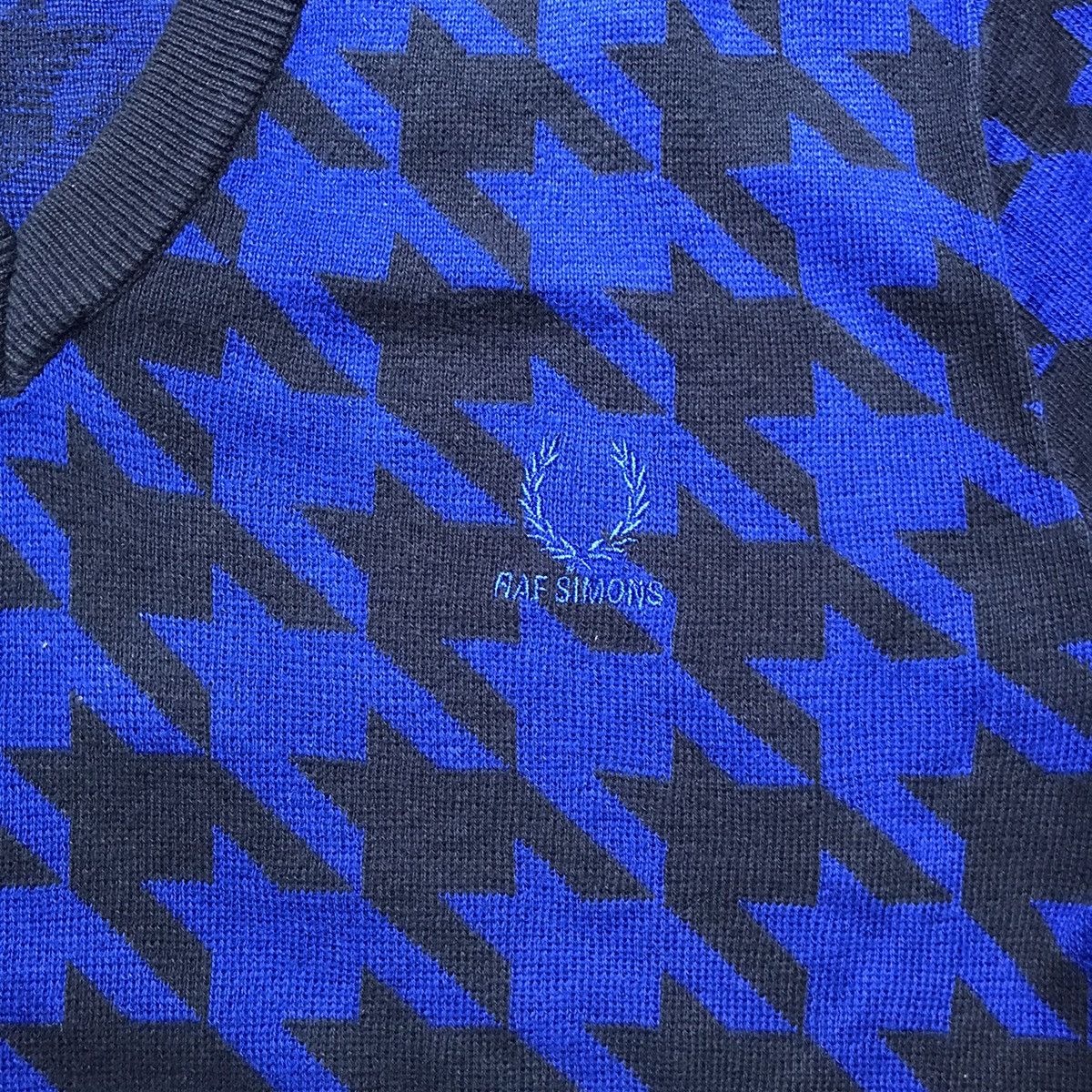 Fred Perry × Raf Simons Fred Perry x Raf Simons Hound Tooth V-Neck Size US M / EU 48-50 / 2 - 3 Thumbnail