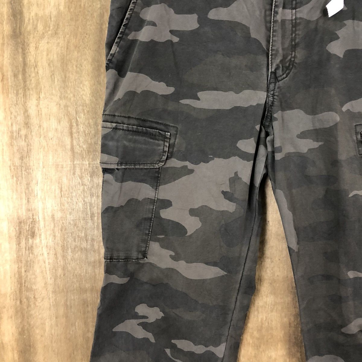 Japanese Brand DLL Uniqlo Camo multipocket tactical cargo pants #117 Size US 31 - 6 Thumbnail