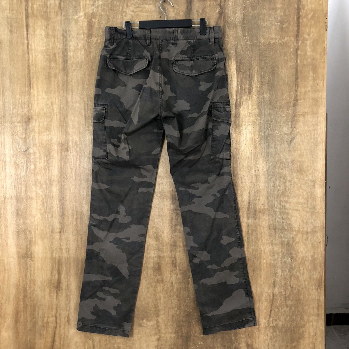 Japanese Brand DLL Uniqlo Camo multipocket tactical cargo pants #117 Size US 31 - 8 Thumbnail