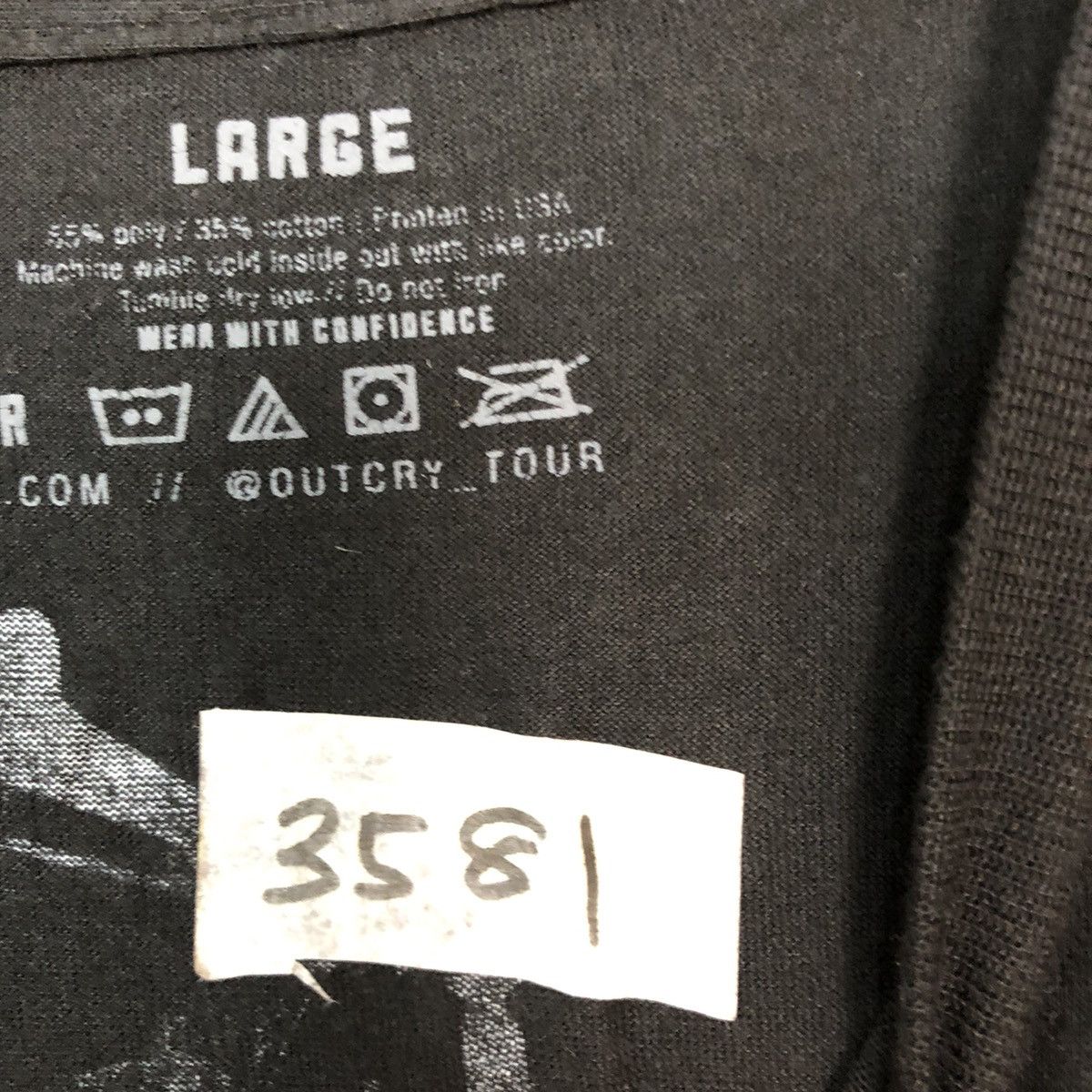 Band Tees Outery Tour Black Short Sleeve Tshirt #3581 Size US M / EU 48-50 / 2 - 9 Thumbnail