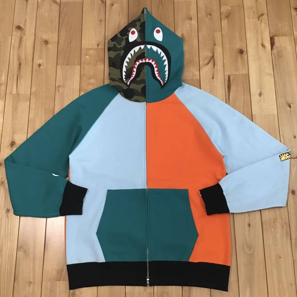 Bape 🔥XL🔥 BAPE camo crazy color Shark full zip hoodie Size US XL / EU 56 / 4 - 1 Thumbnail