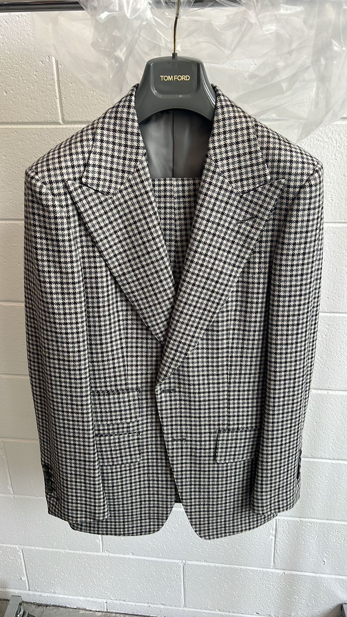 Tom Ford Suits in Grey Color Size US S / EU 44-46 / 1 - 1 Preview