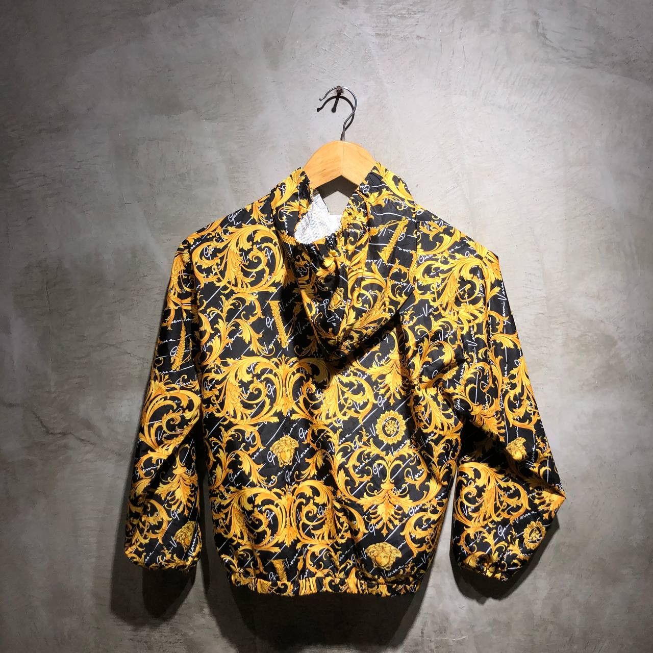 Versace Versace Medusa All over print windbreaker Size US XS / EU 42 / 0 - 15 Thumbnail