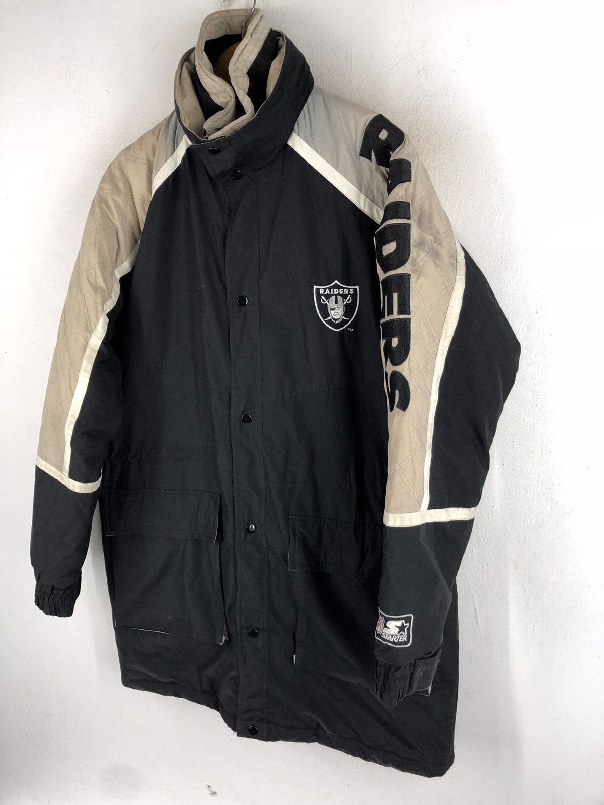 NFL 🔥RARE VINTAGE RAIDERS NFL TEAM INSULATED LONG JACKET Size US M / EU 48-50 / 2 - 3 Thumbnail