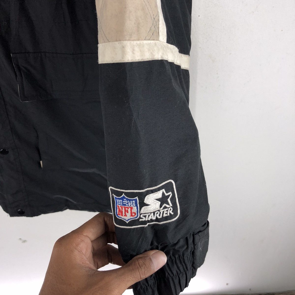 NFL 🔥RARE VINTAGE RAIDERS NFL TEAM INSULATED LONG JACKET Size US M / EU 48-50 / 2 - 7 Thumbnail