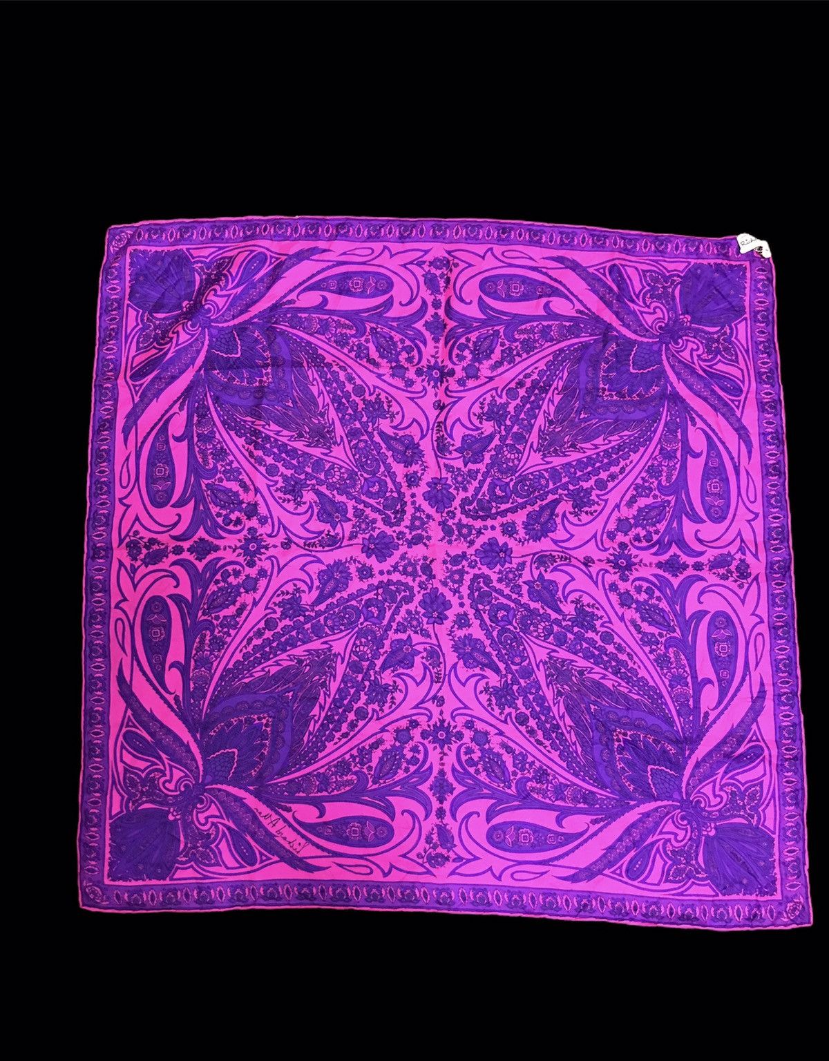 Designer Vintage Richard Allan London Bandana Pocket Square Size ONE SIZE - 4 Thumbnail
