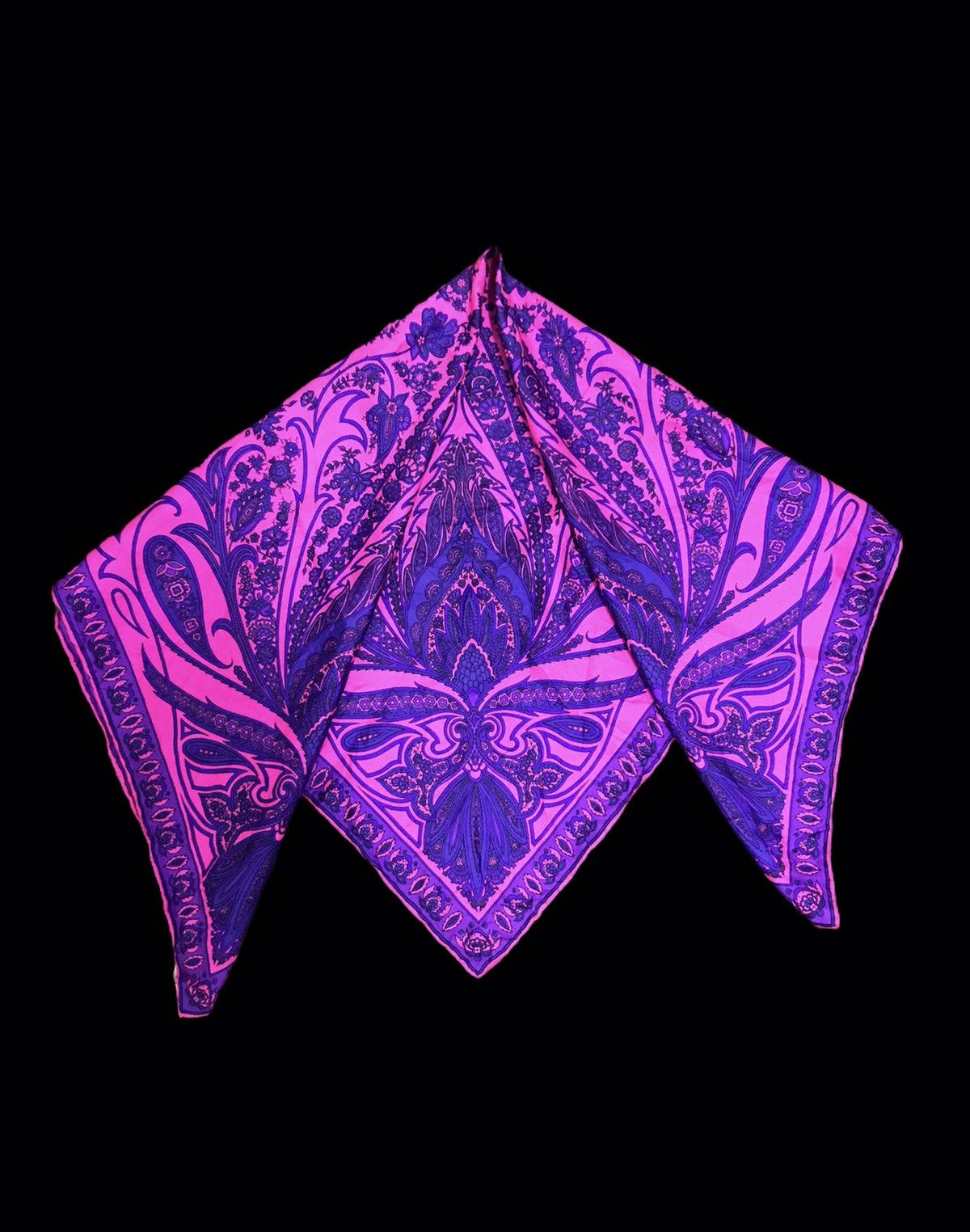 Designer Vintage Richard Allan London Bandana Pocket Square Size ONE SIZE - 2 Thumbnail