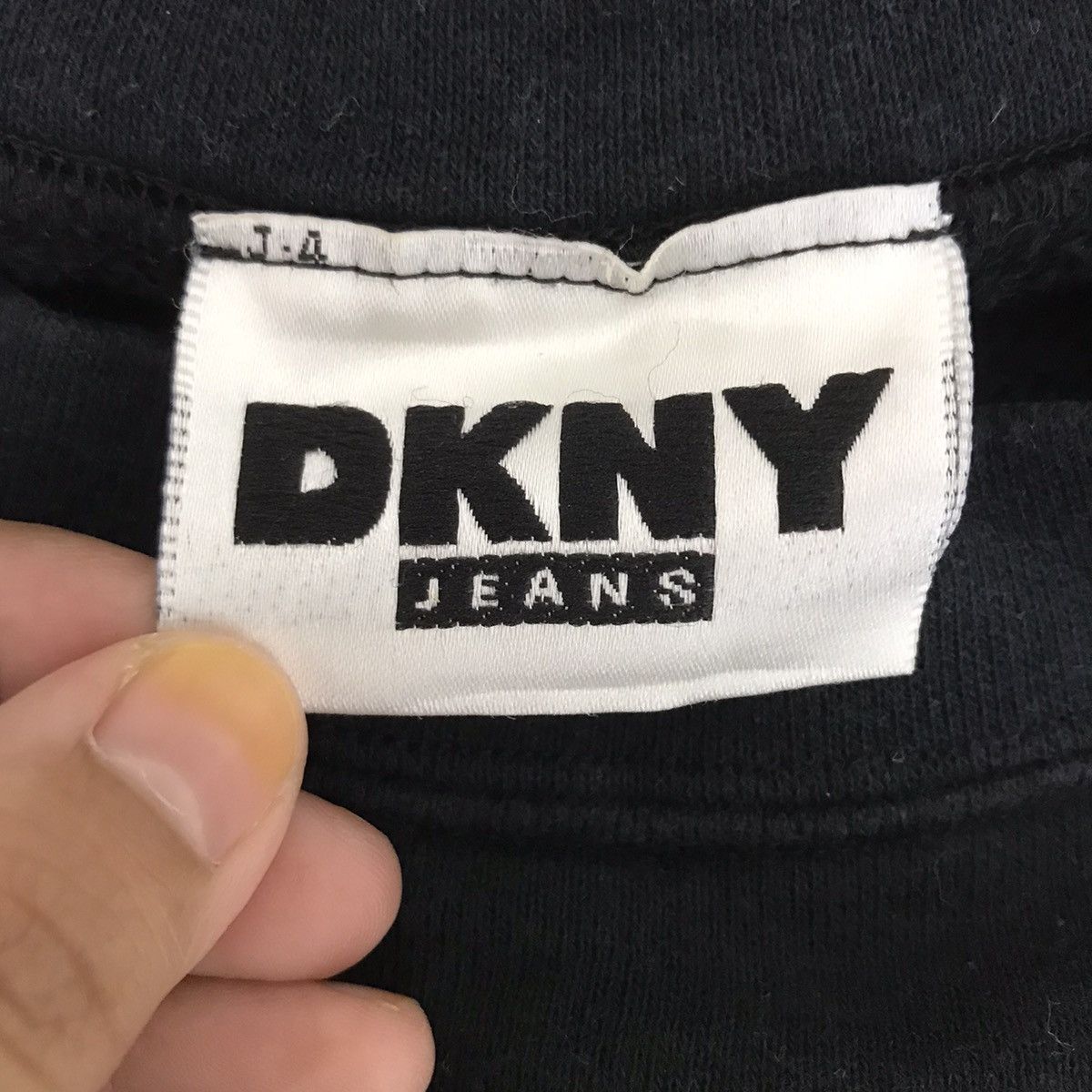 DKNY DKNY DONNA KARAN NewYork CropTop Big Print Black Sweatshirt Size US M / EU 48-50 / 2 - 4 Thumbnail