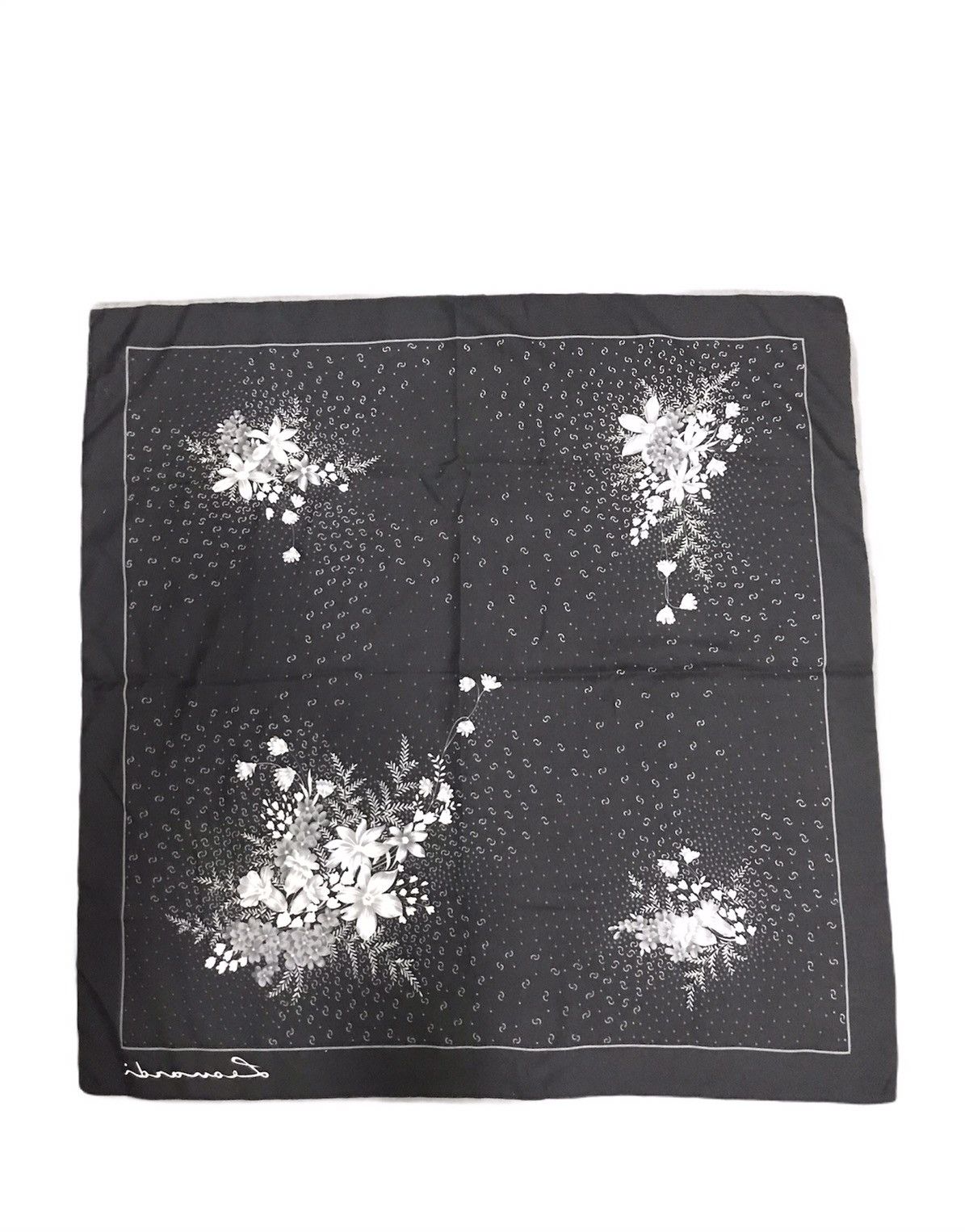 Leonard Paris Vintage Leonard Floral Design Motif Printed Size ONE SIZE - 3 Thumbnail