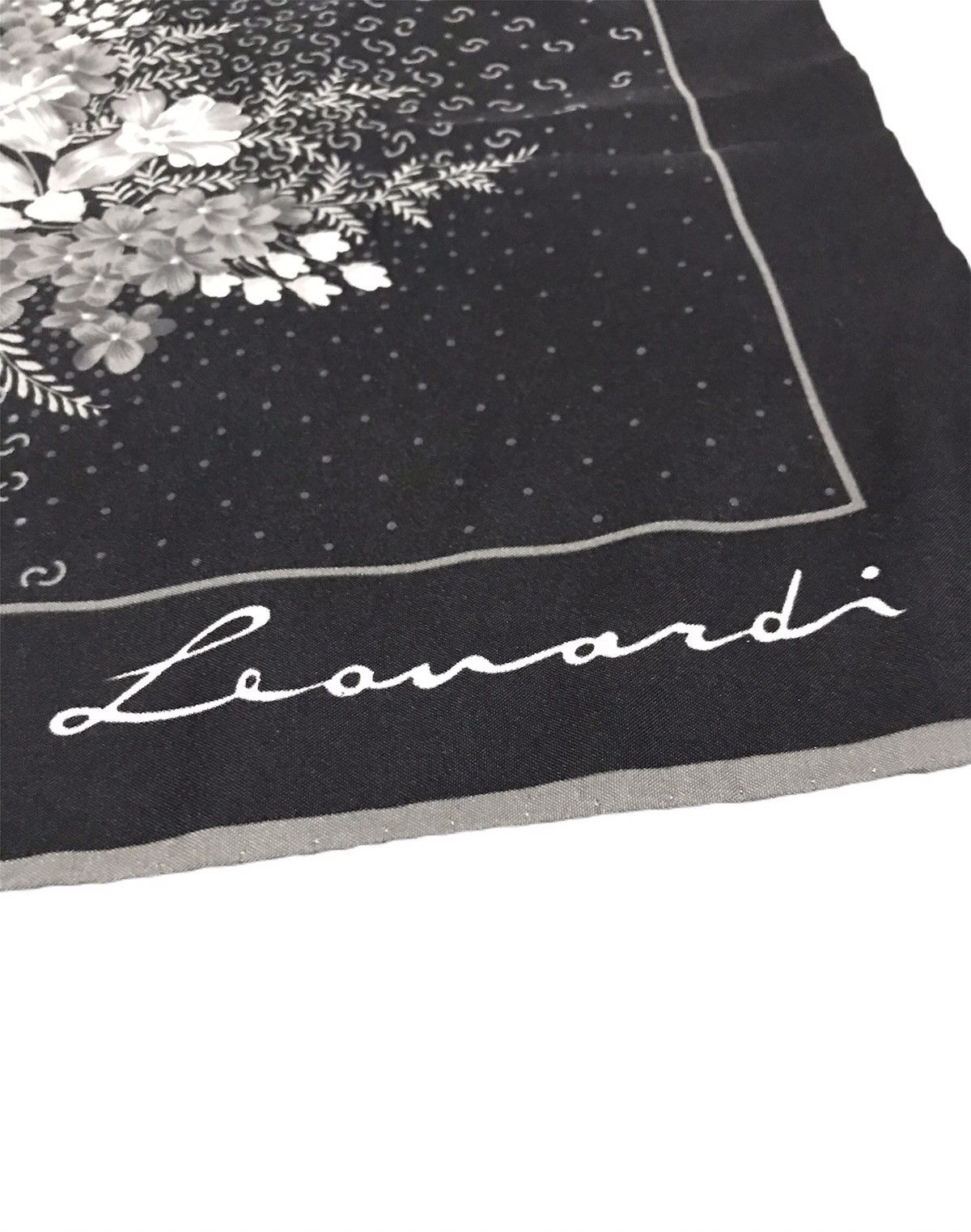 Leonard Paris Vintage Leonard Floral Design Motif Printed Size ONE SIZE - 4 Thumbnail