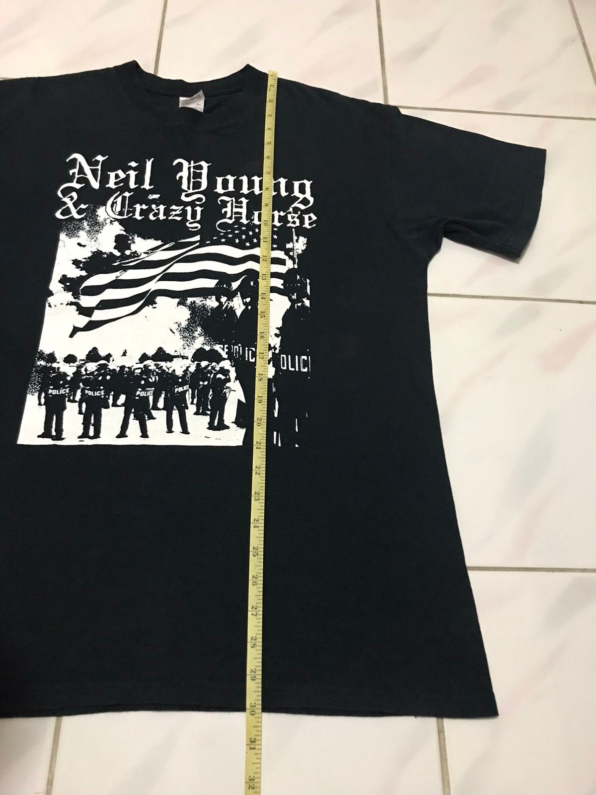 Vintage Vintage Y2k Neil Young & Crazy Horse Tee Tshirt Size US L / EU 52-54 / 3 - 5 Thumbnail