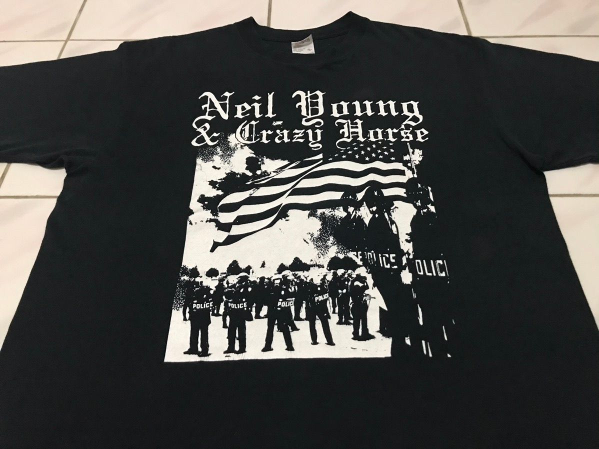Vintage Vintage Y2k Neil Young & Crazy Horse Tee Tshirt Size US L / EU 52-54 / 3 - 1 Preview