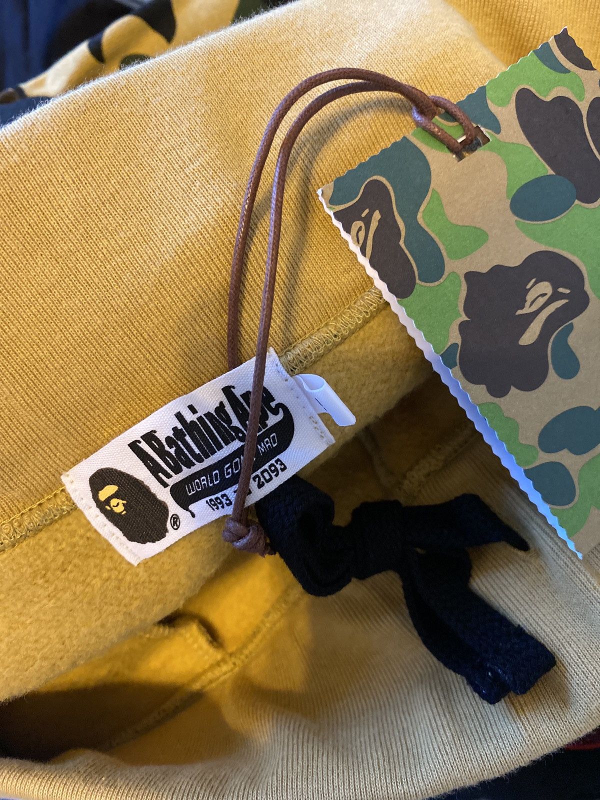 Bape 1ST CAMO SHARK SWEAT PANTS Size US 34 / EU 50 - 5 Thumbnail