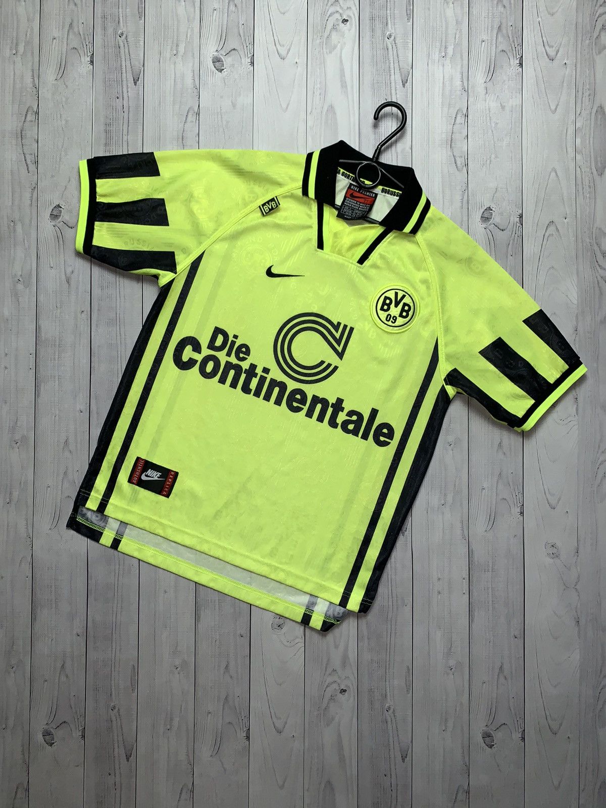 Nike × Vintage Vintage Nike Borussia Dortmund soccer jersey size S Size US S / EU 44-46 / 1 - 1 Thumbnail