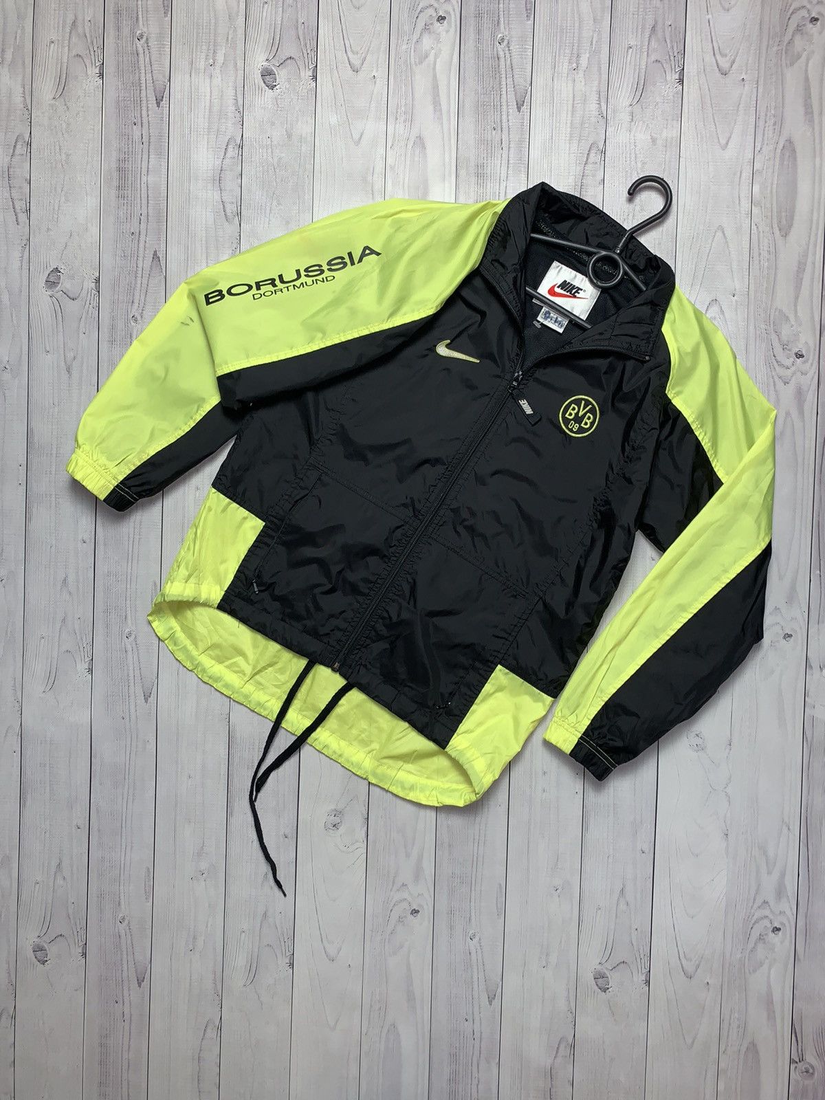 Vintage Nike Borussia Dortmund light jacket size Xs (Kids L)