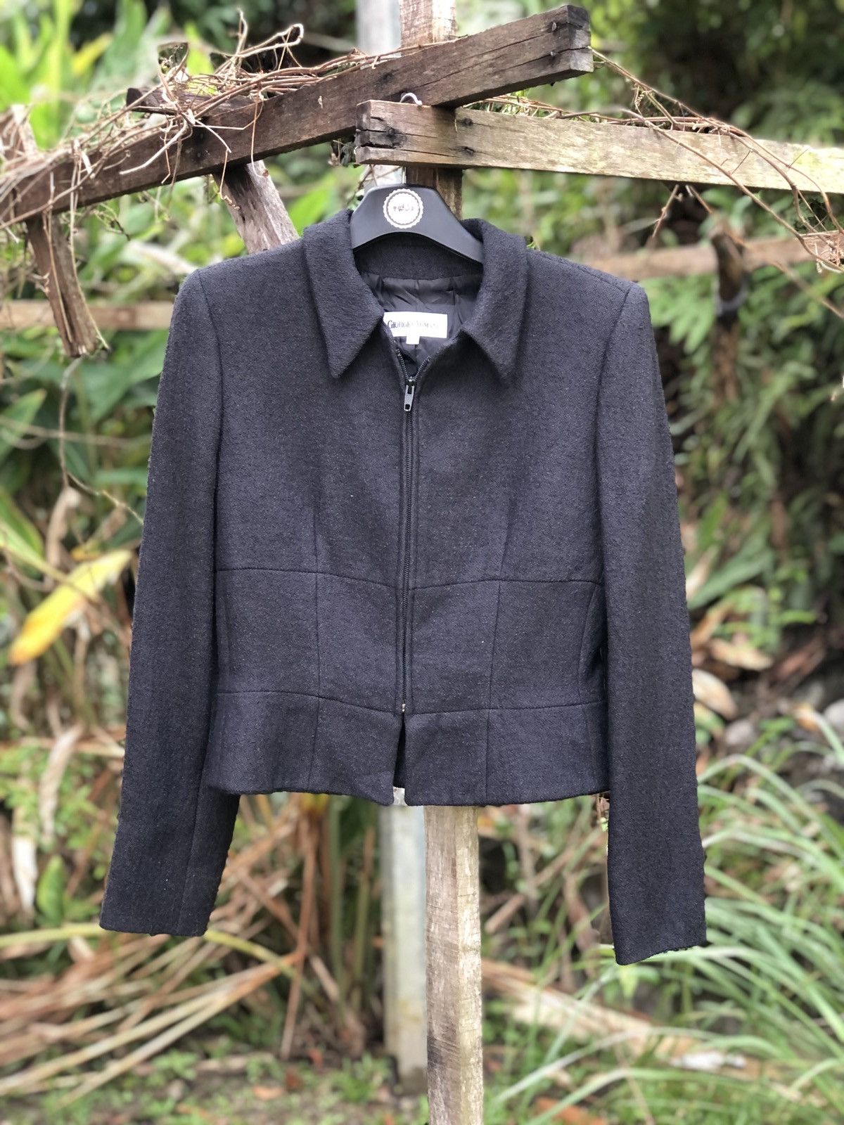 image of Fortino Made In Italy x Giorgio Armani Vintage Georgio Armani Women Cropped Zipper Coat Jacket in B