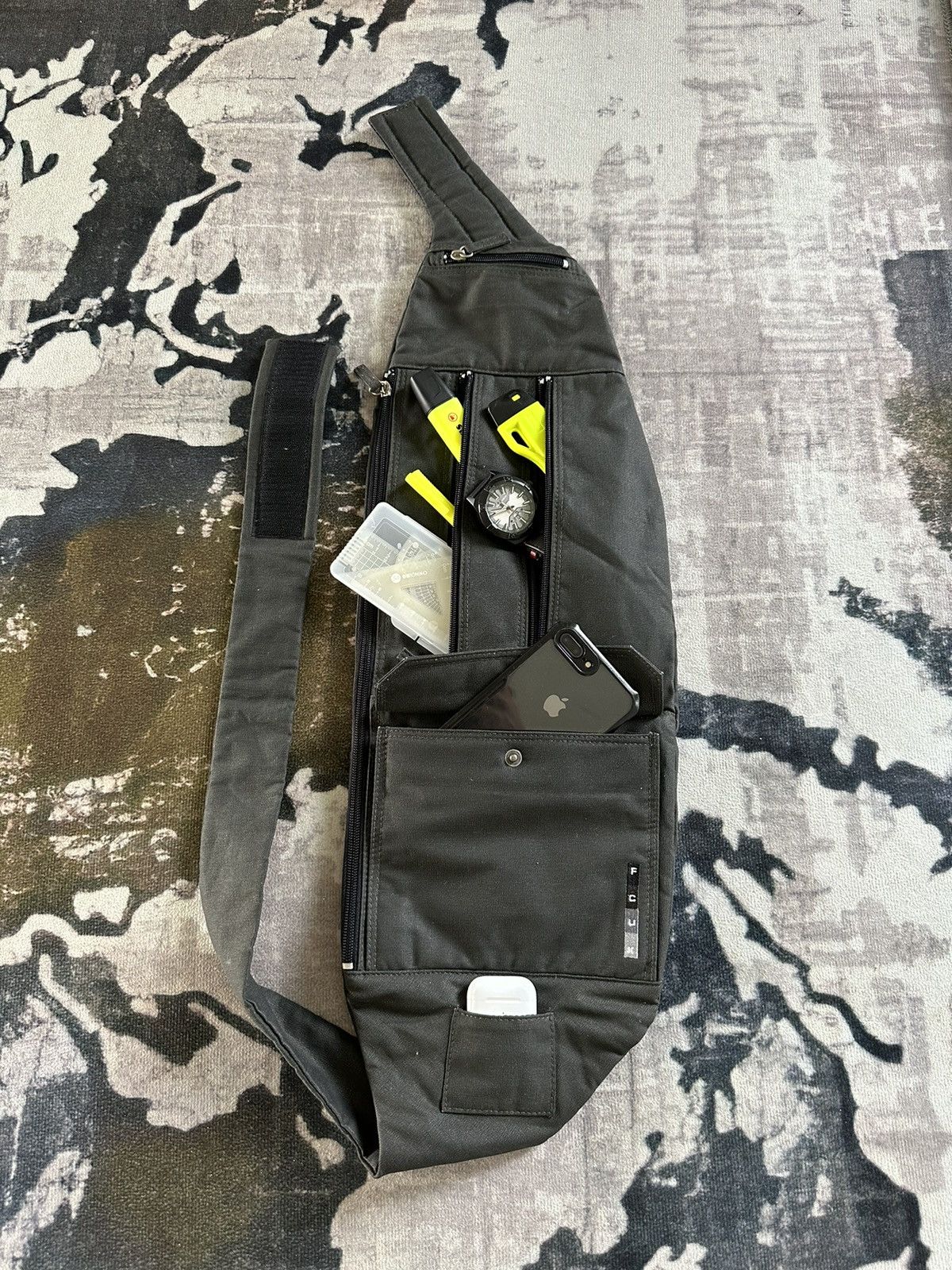 French Connection 2000s archive FCUK utility pro slim crossbody multi pocket Size ONE SIZE - 10 Thumbnail