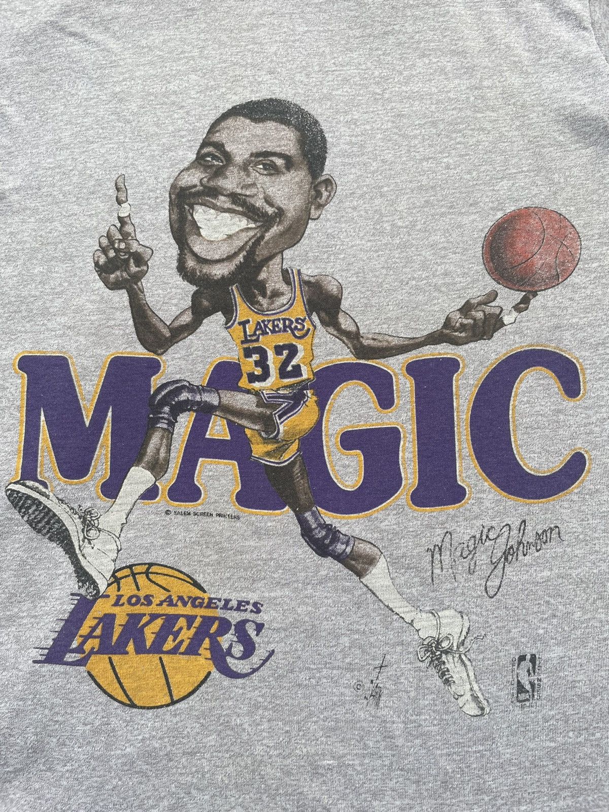 NBA Vintage 80’s Magic Johnson Tshirt Size US S / EU 44-46 / 1 - 11 Thumbnail