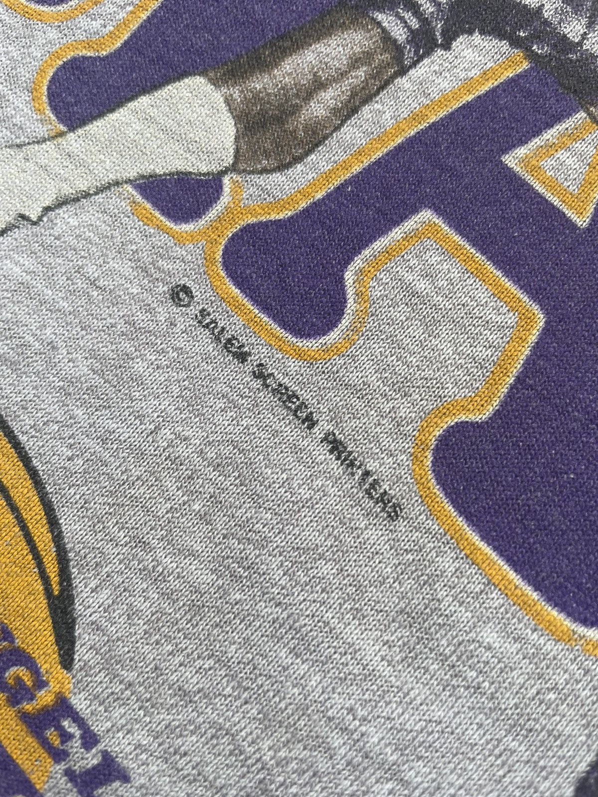 NBA Vintage 80’s Magic Johnson Tshirt Size US S / EU 44-46 / 1 - 12 Thumbnail