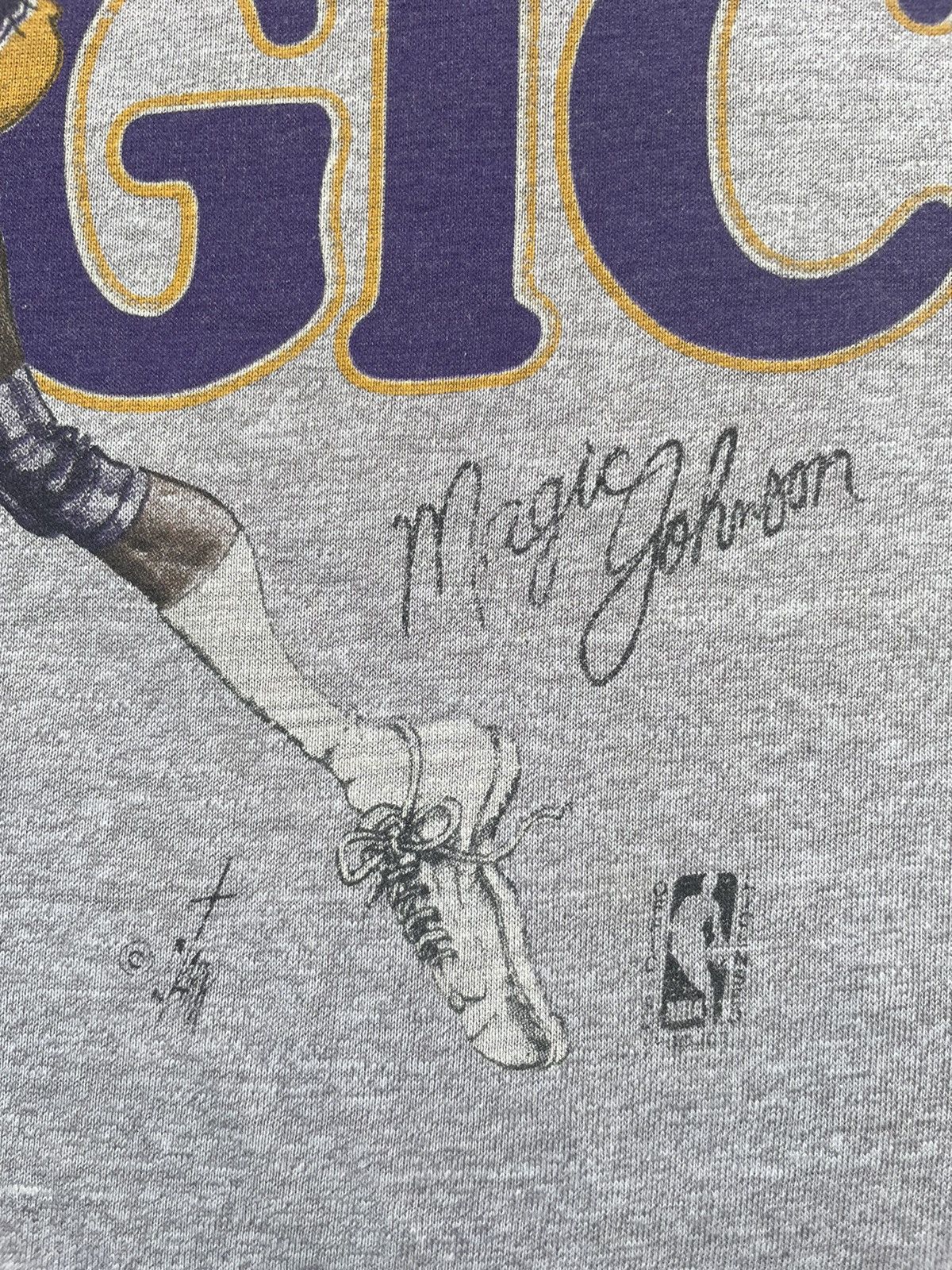 NBA Vintage 80’s Magic Johnson Tshirt Size US S / EU 44-46 / 1 - 13 Thumbnail