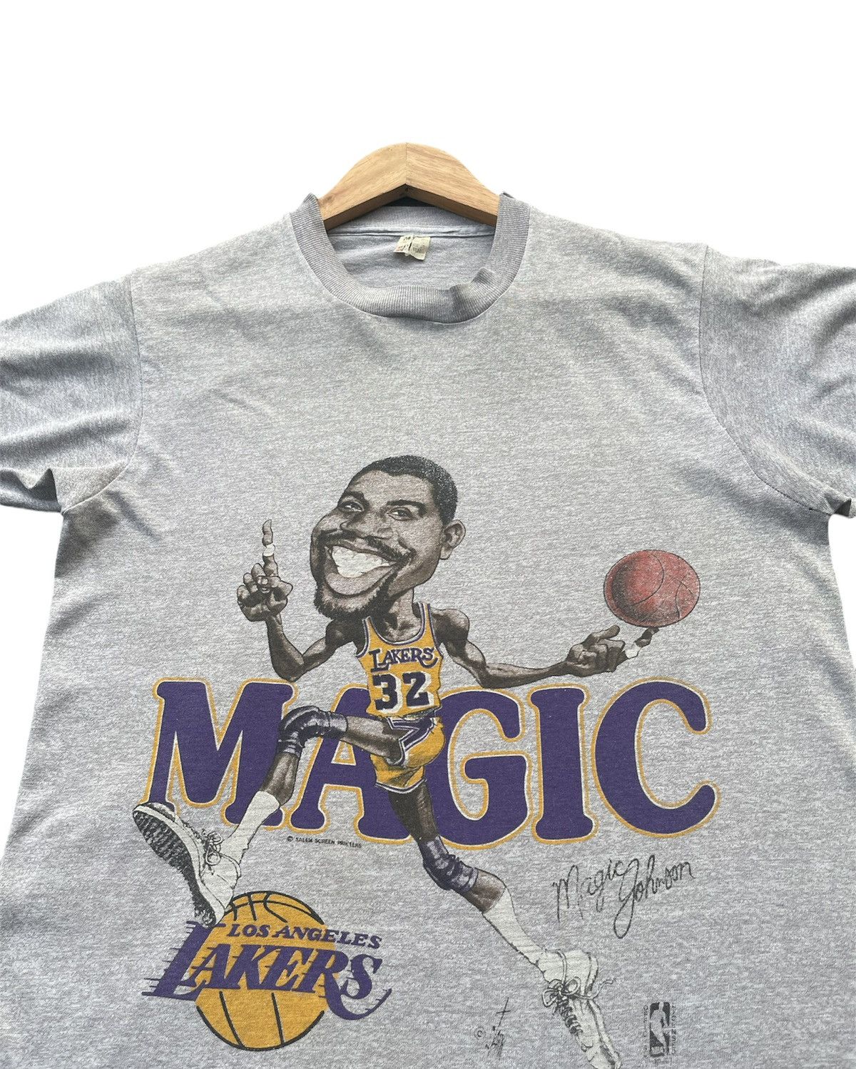 NBA Vintage 80’s Magic Johnson Tshirt Size US S / EU 44-46 / 1 - 5 Thumbnail