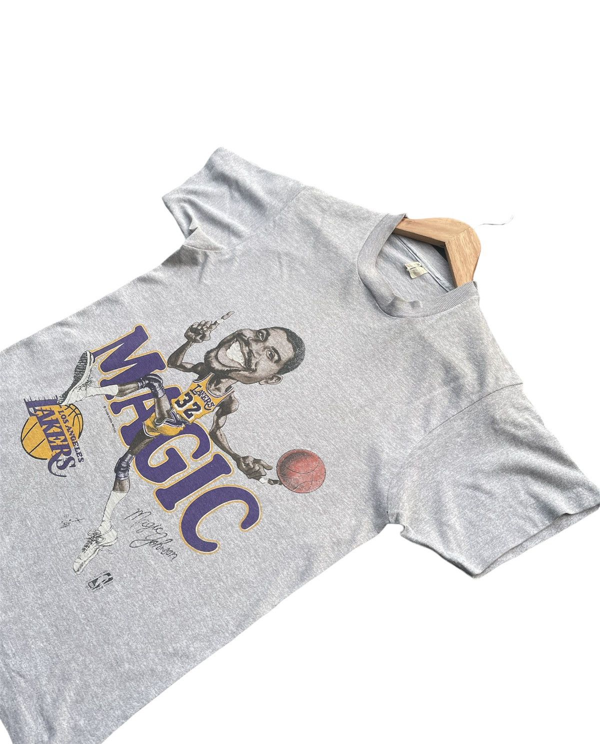 NBA Vintage 80’s Magic Johnson Tshirt Size US S / EU 44-46 / 1 - 4 Thumbnail