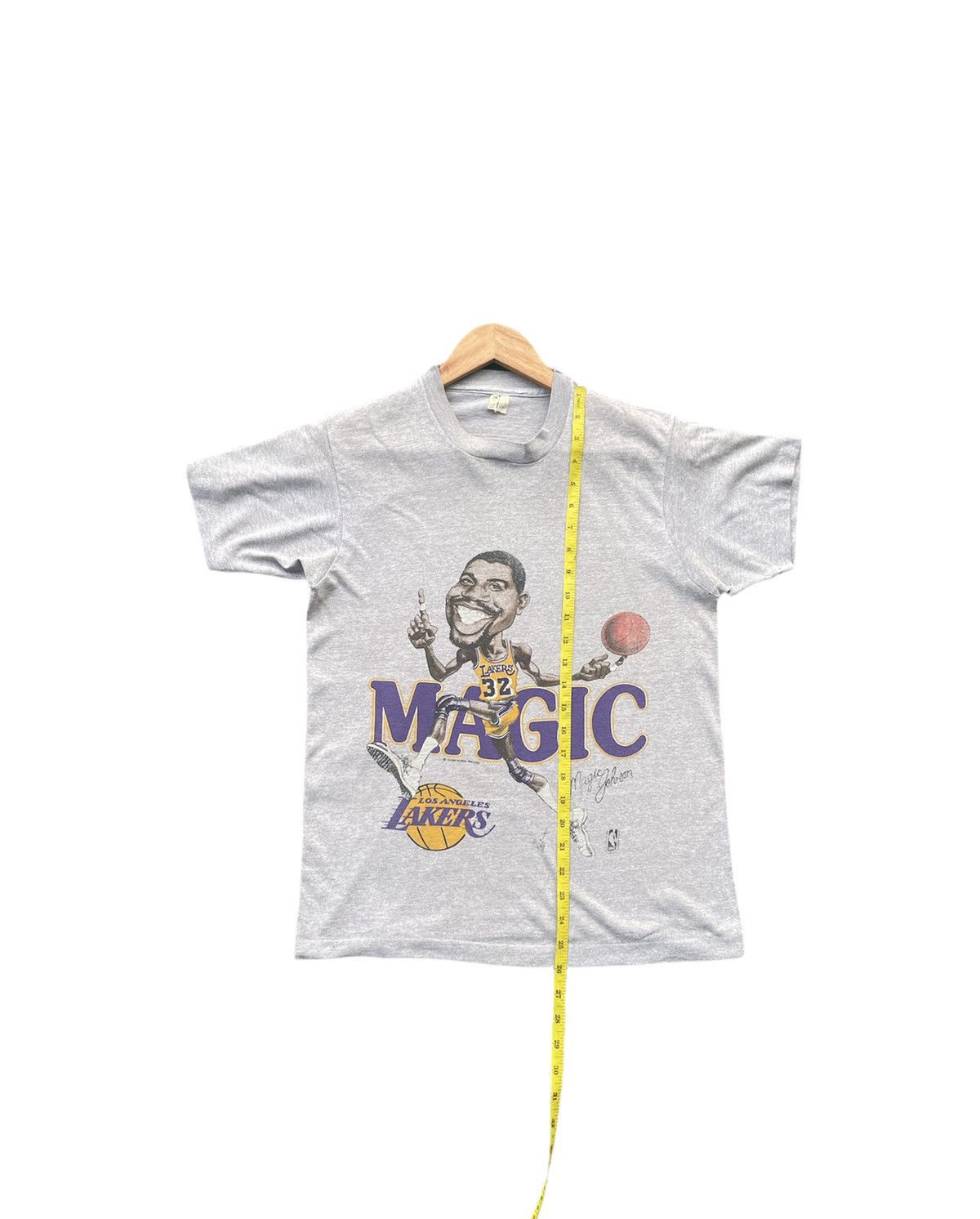 NBA Vintage 80’s Magic Johnson Tshirt Size US S / EU 44-46 / 1 - 3 Thumbnail