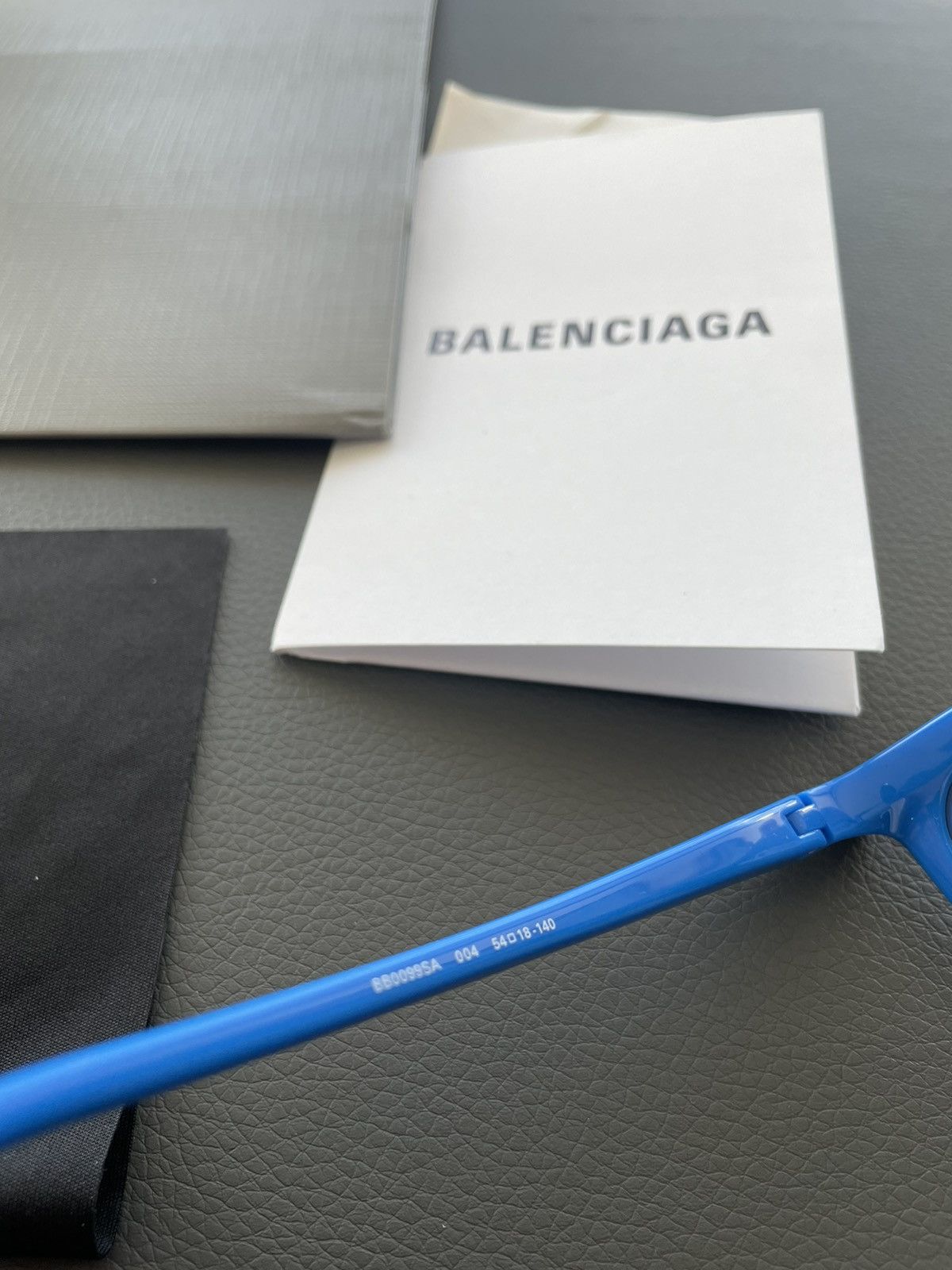 Balenciaga Runway Brand New Limited Edition Logo Minimalist Sunglasses Size ONE SIZE - 7 Thumbnail
