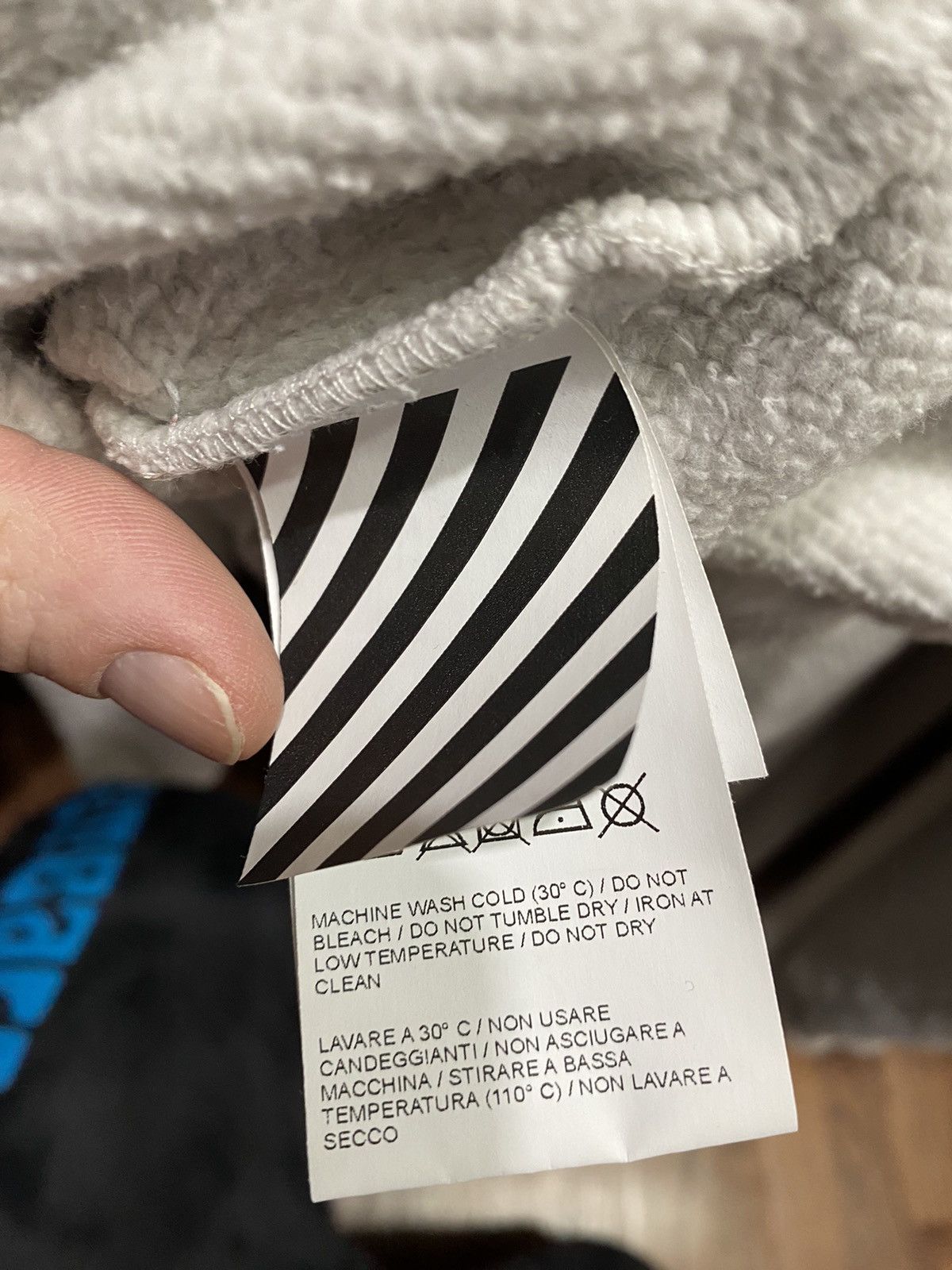 Off-White Off white world hand spliced crewneck Size US XL / EU 56 / 4 - 5 Thumbnail