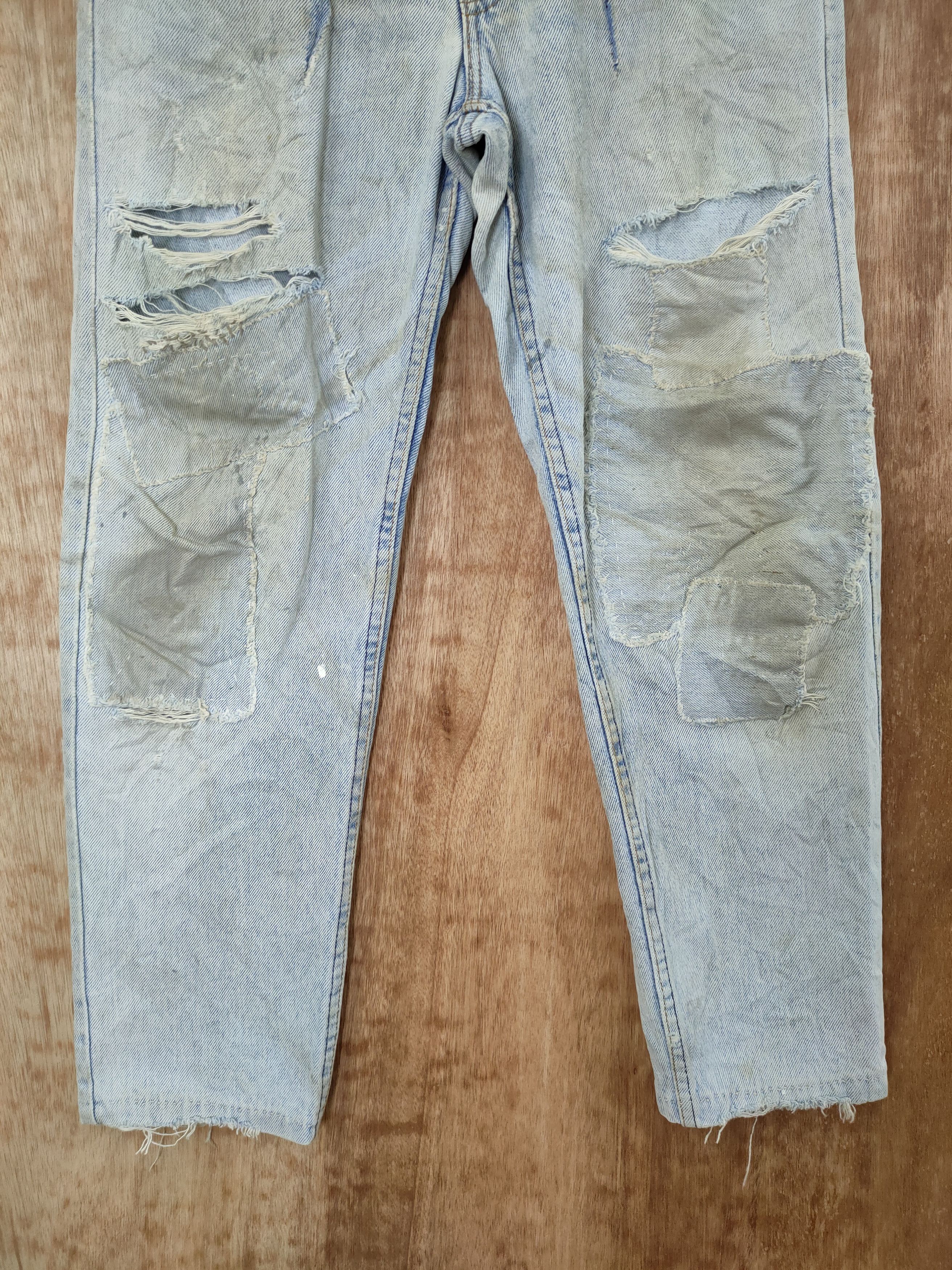 Levi's DL Levis vintage distressed thrashed denim jeans #46-394 Size US 31 - 2 Thumbnail