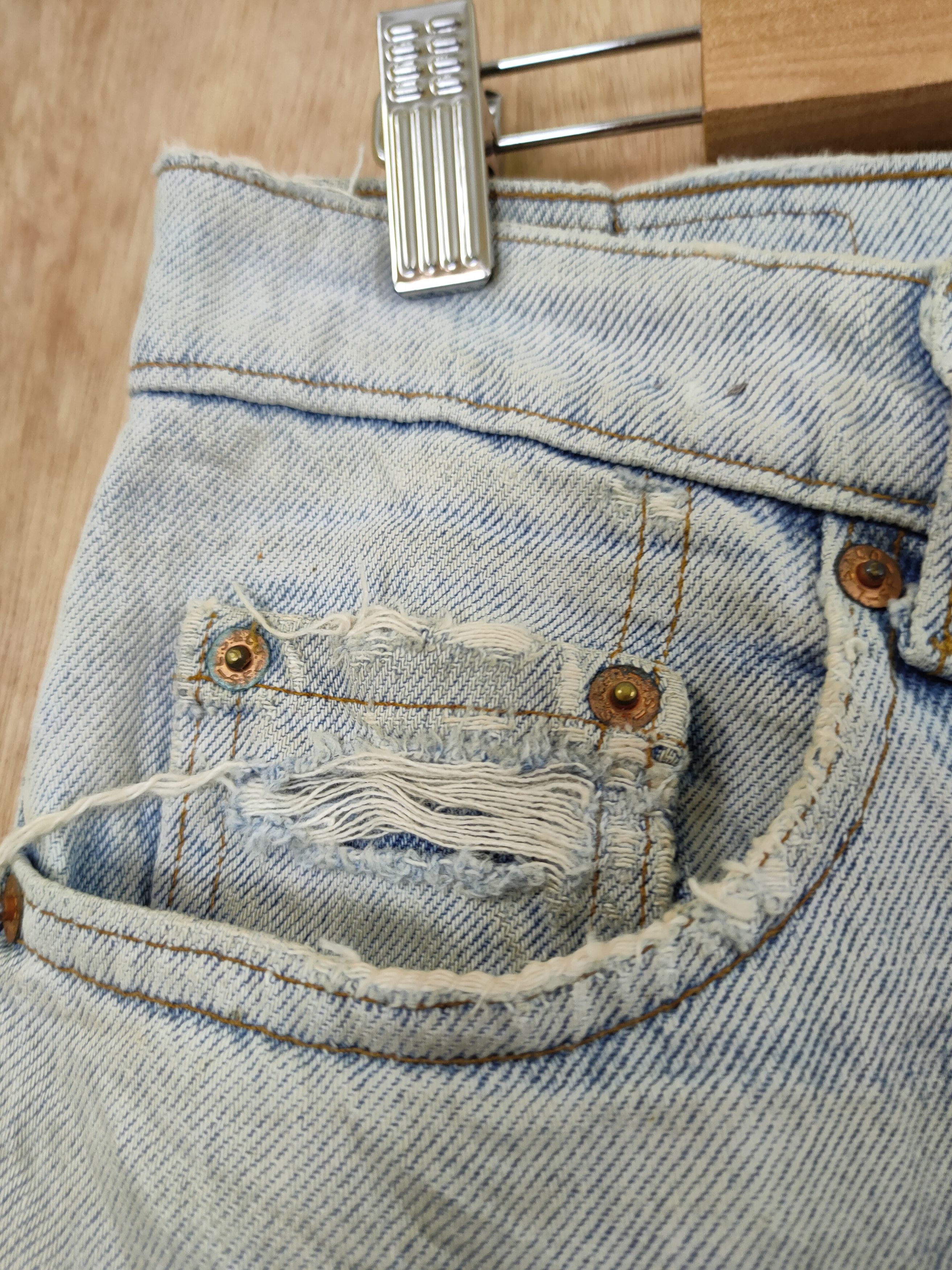 Levi's DL Levis vintage distressed thrashed denim jeans #46-394 Size US 31 - 7 Thumbnail