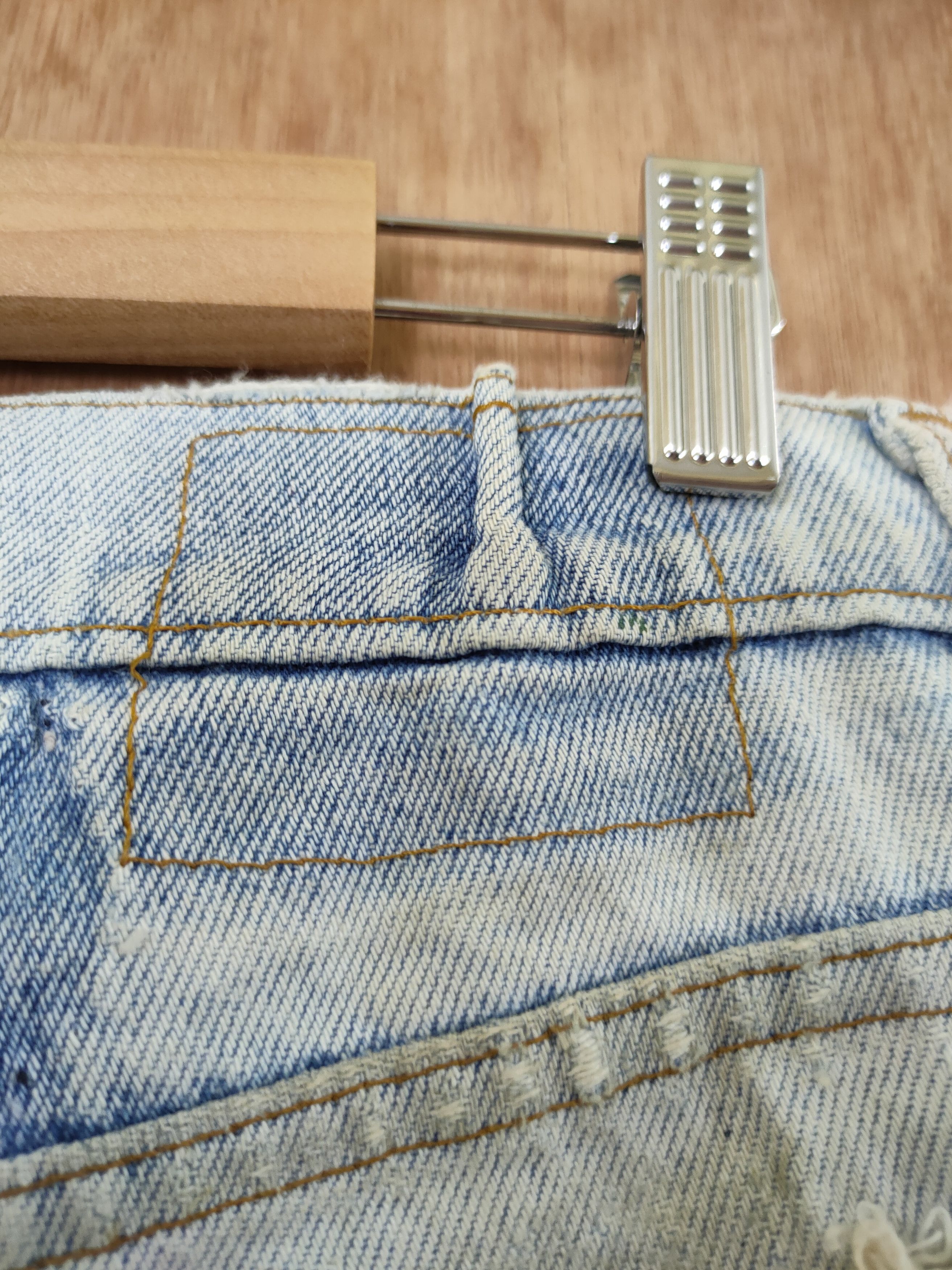 Levi's DL Levis vintage distressed thrashed denim jeans #46-394 Size US 31 - 11 Thumbnail
