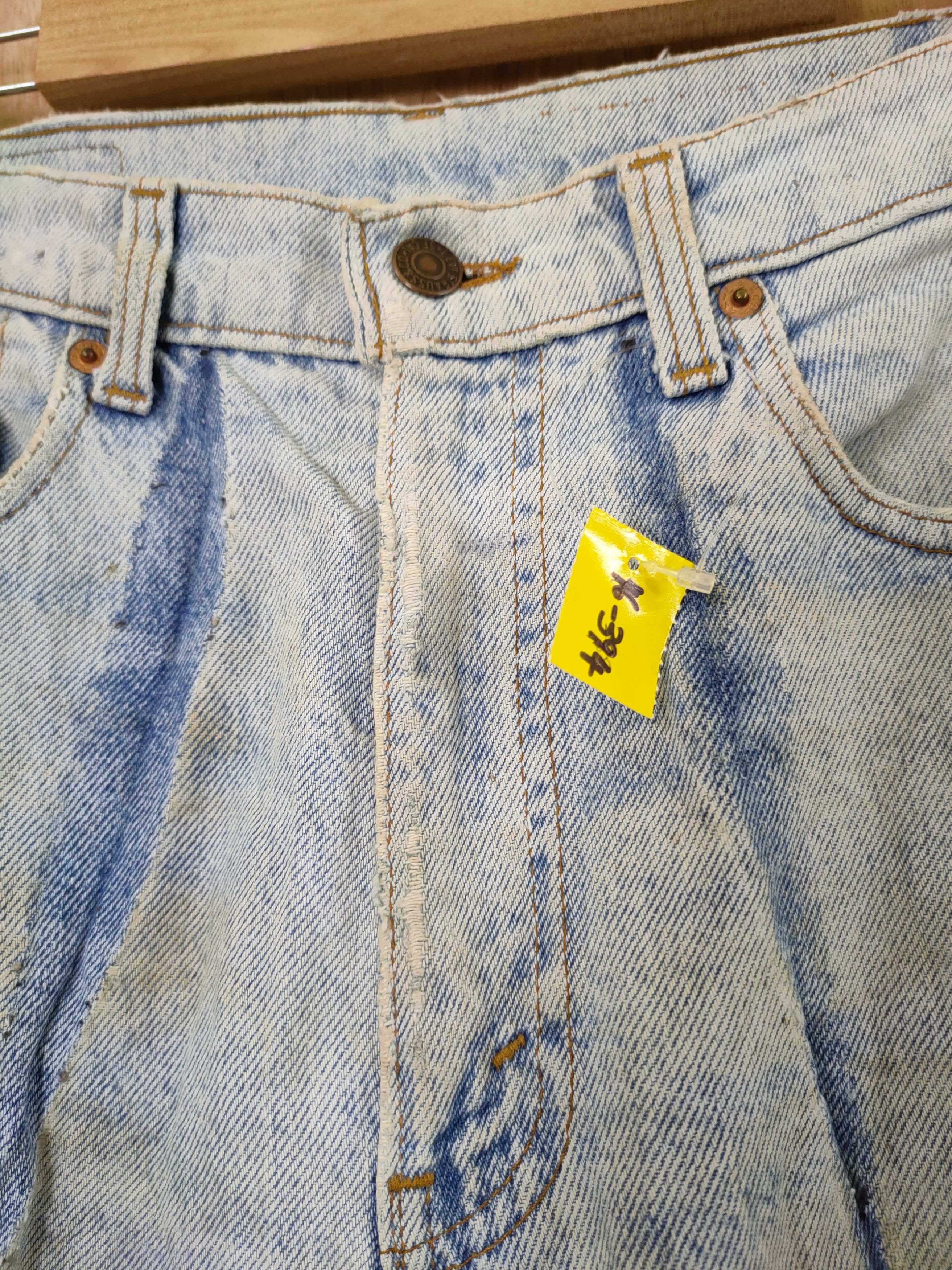 Levi's DL Levis vintage distressed thrashed denim jeans #46-394 Size US 31 - 6 Thumbnail