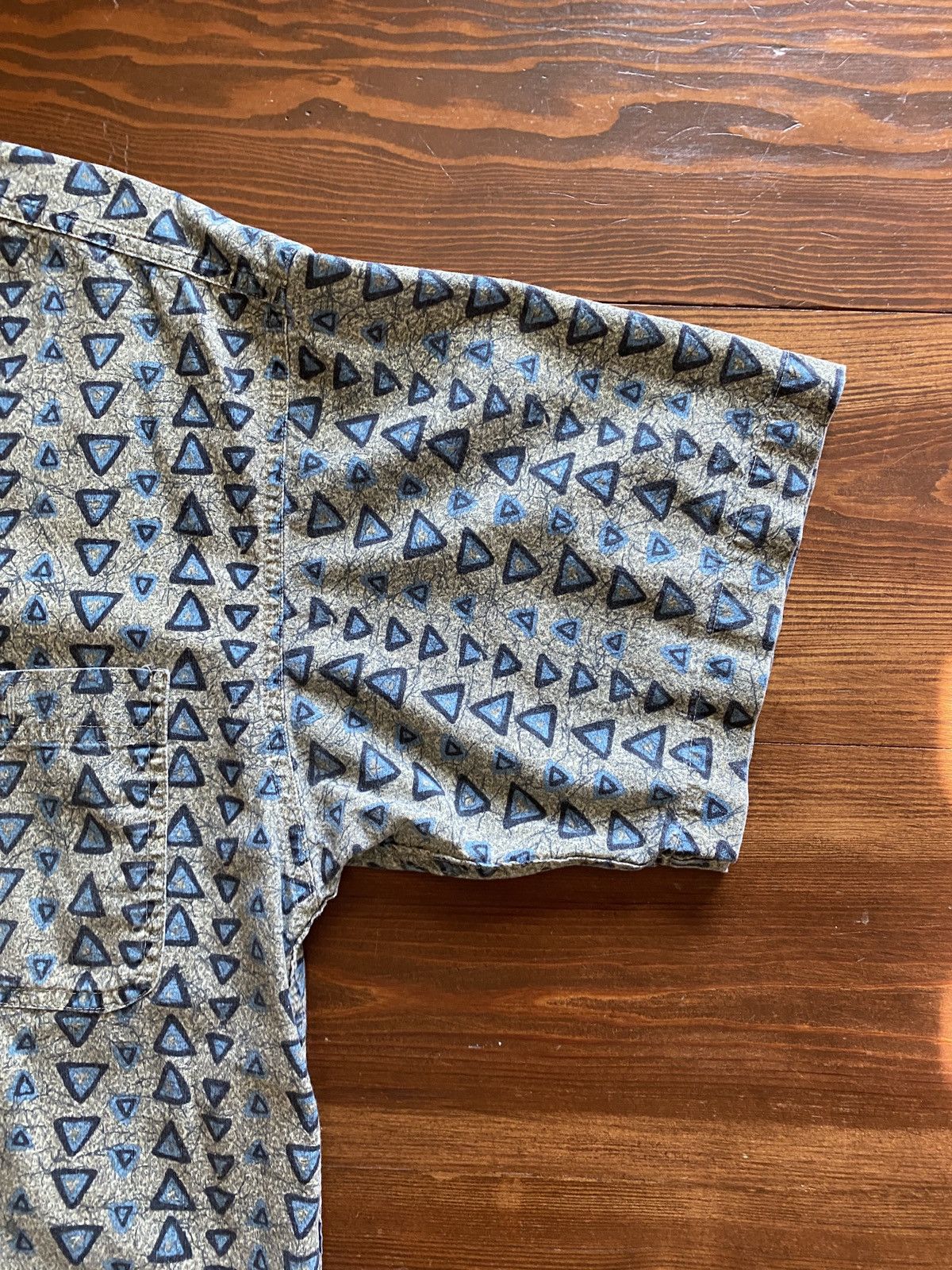 Vintage Vintage 80’s Red Eye Triangles All Over Faded Button Up Size US M / EU 48-50 / 2 - 3 Thumbnail