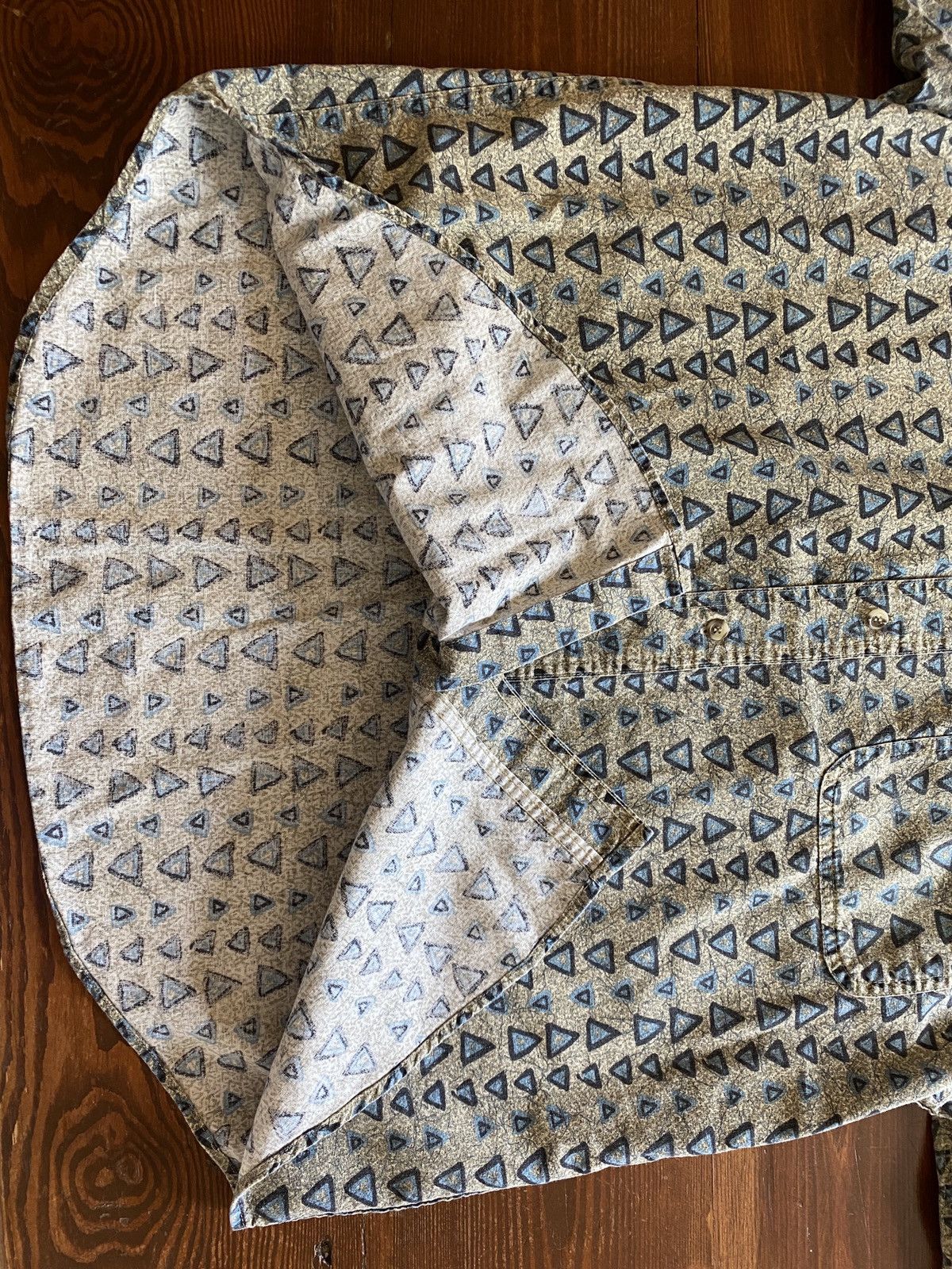 Vintage Vintage 80’s Red Eye Triangles All Over Faded Button Up Size US M / EU 48-50 / 2 - 10 Thumbnail